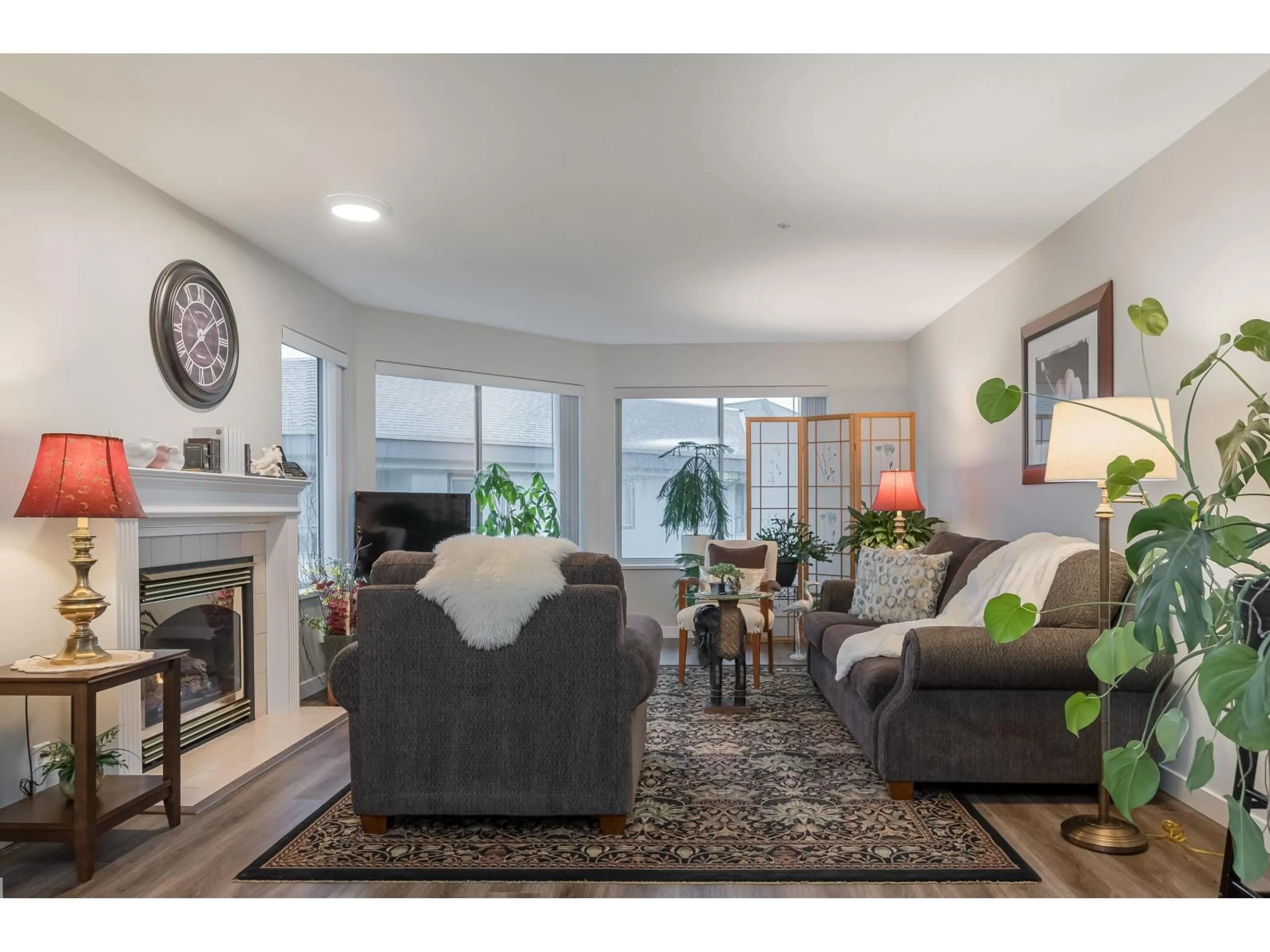 Living room with furniture, unknown for 335 - 2451 GLADWIN ROAD, Abbotsford British Columbia V2T3N8