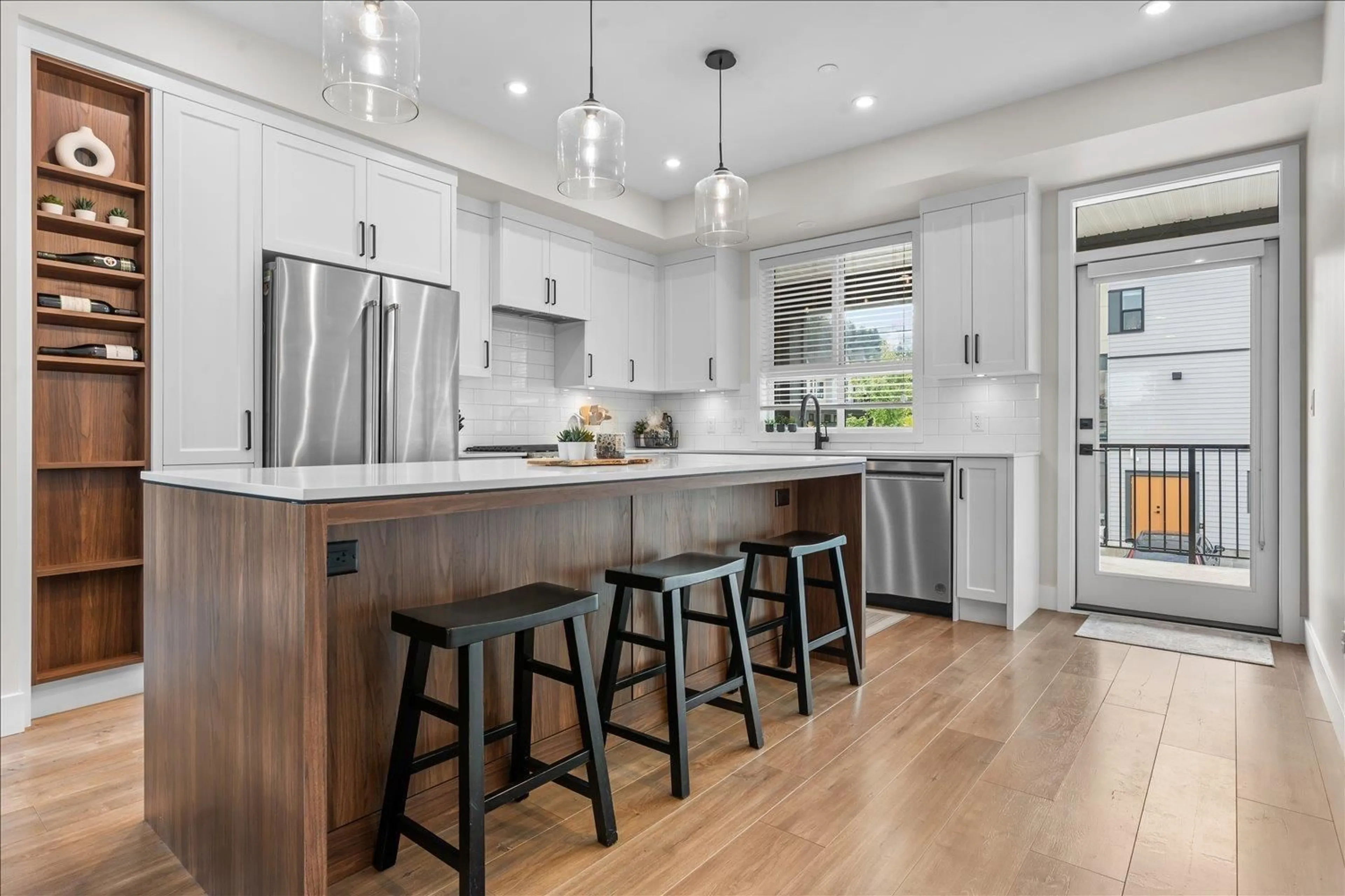 Open concept kitchen, wood/laminate floor for 10 - 45500 CAMPUS DRIVE, Chilliwack British Columbia V2R6E9