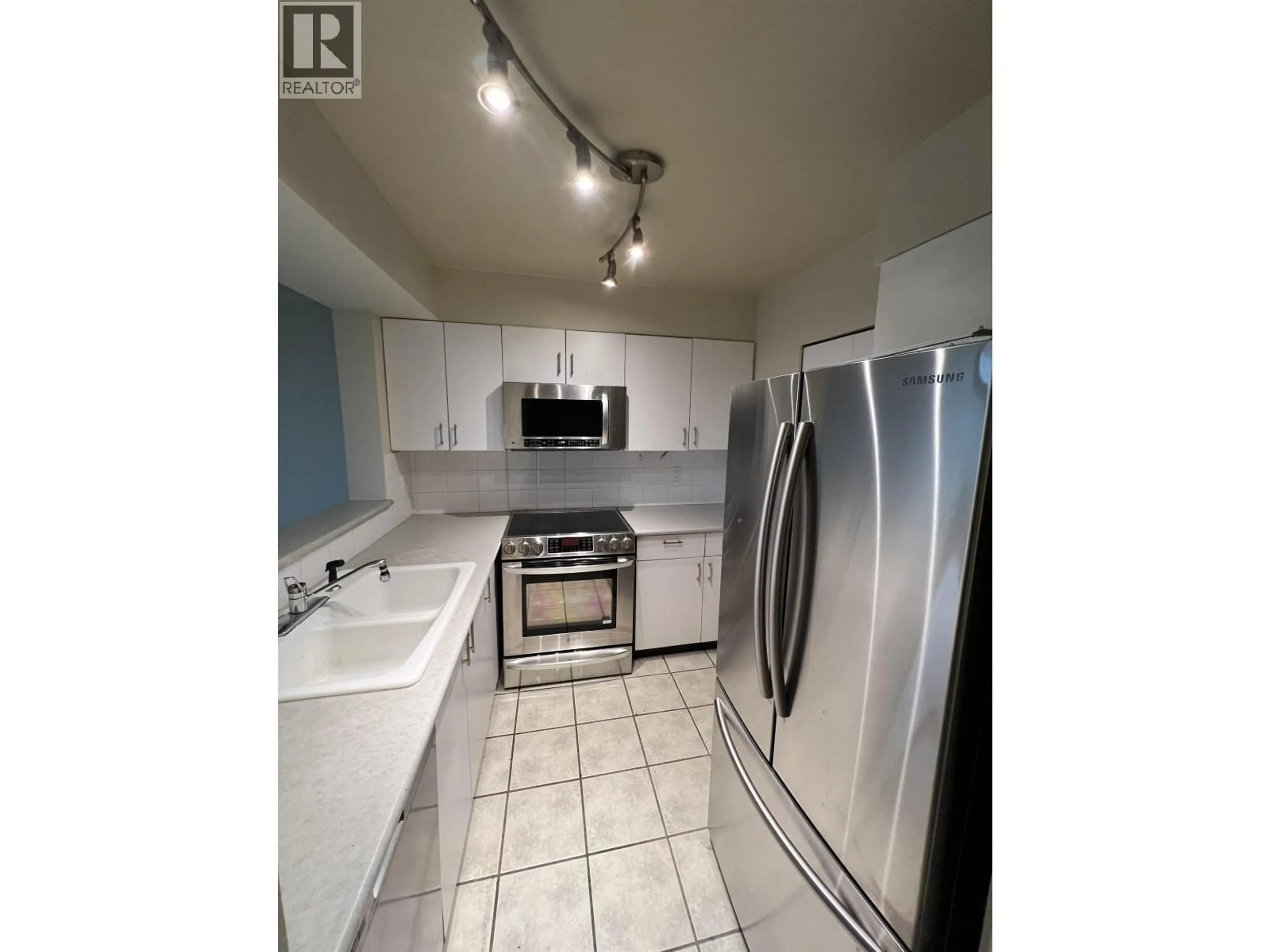Standard kitchen, unknown for 412 - 288 8TH AVENUE, Vancouver British Columbia V5T4S8
