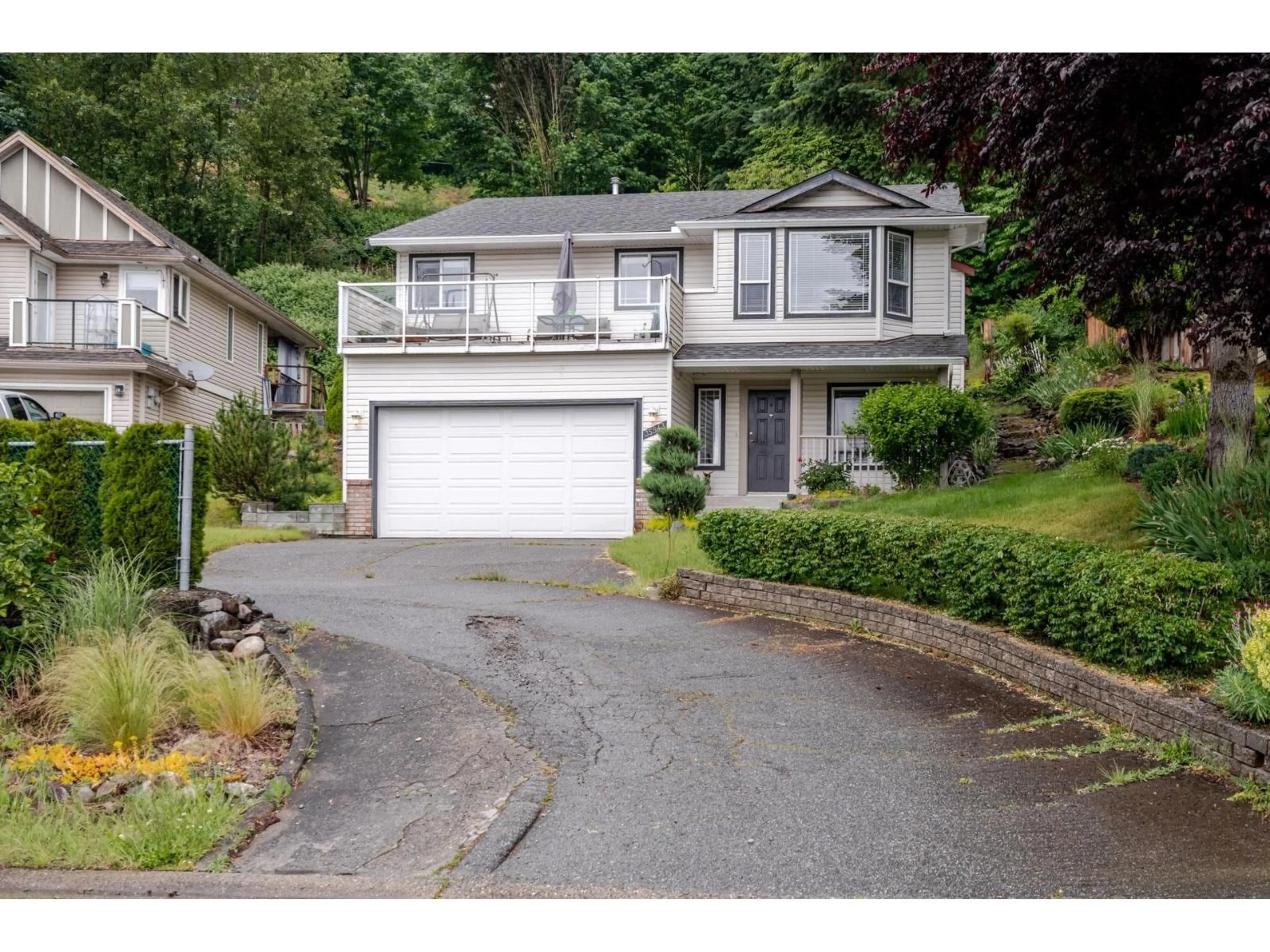 Home with vinyl exterior material, street for 35543 DINA PLACE, Abbotsford British Columbia V3G1L7