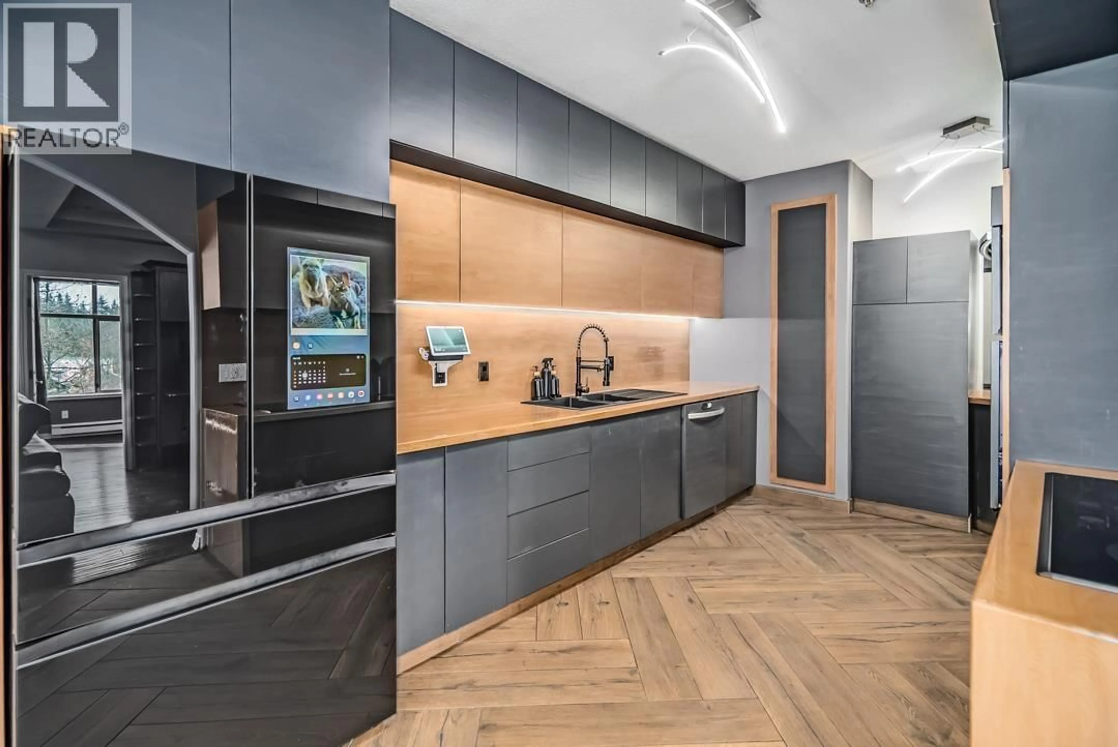 Contemporary kitchen, unknown for 405 - 3176 PLATEAU BOULEVARD, Coquitlam British Columbia V3E3J2