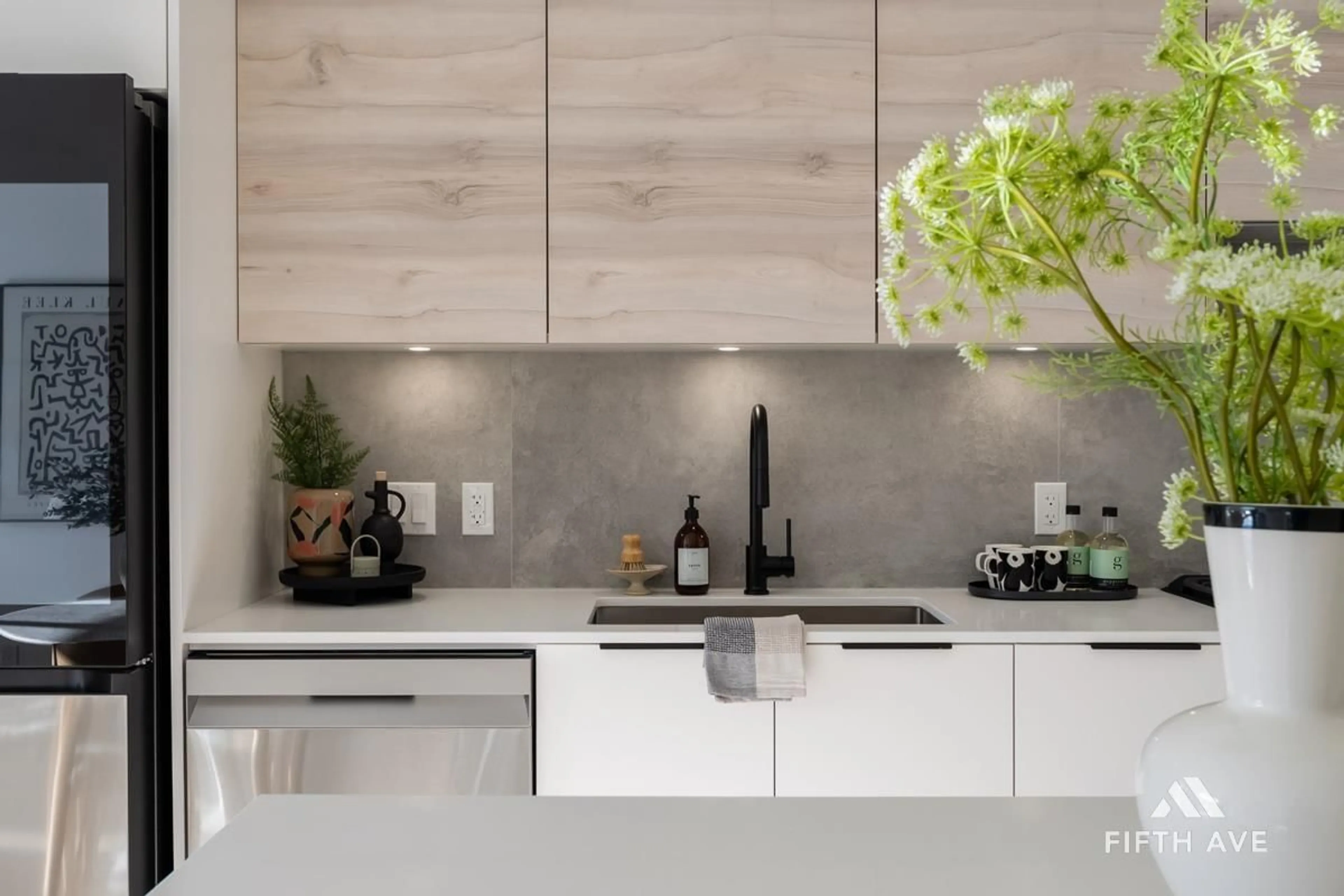 Contemporary kitchen, unknown for 412 - 30490 CARDINAL AVENUE, Abbotsford British Columbia V2T0L9