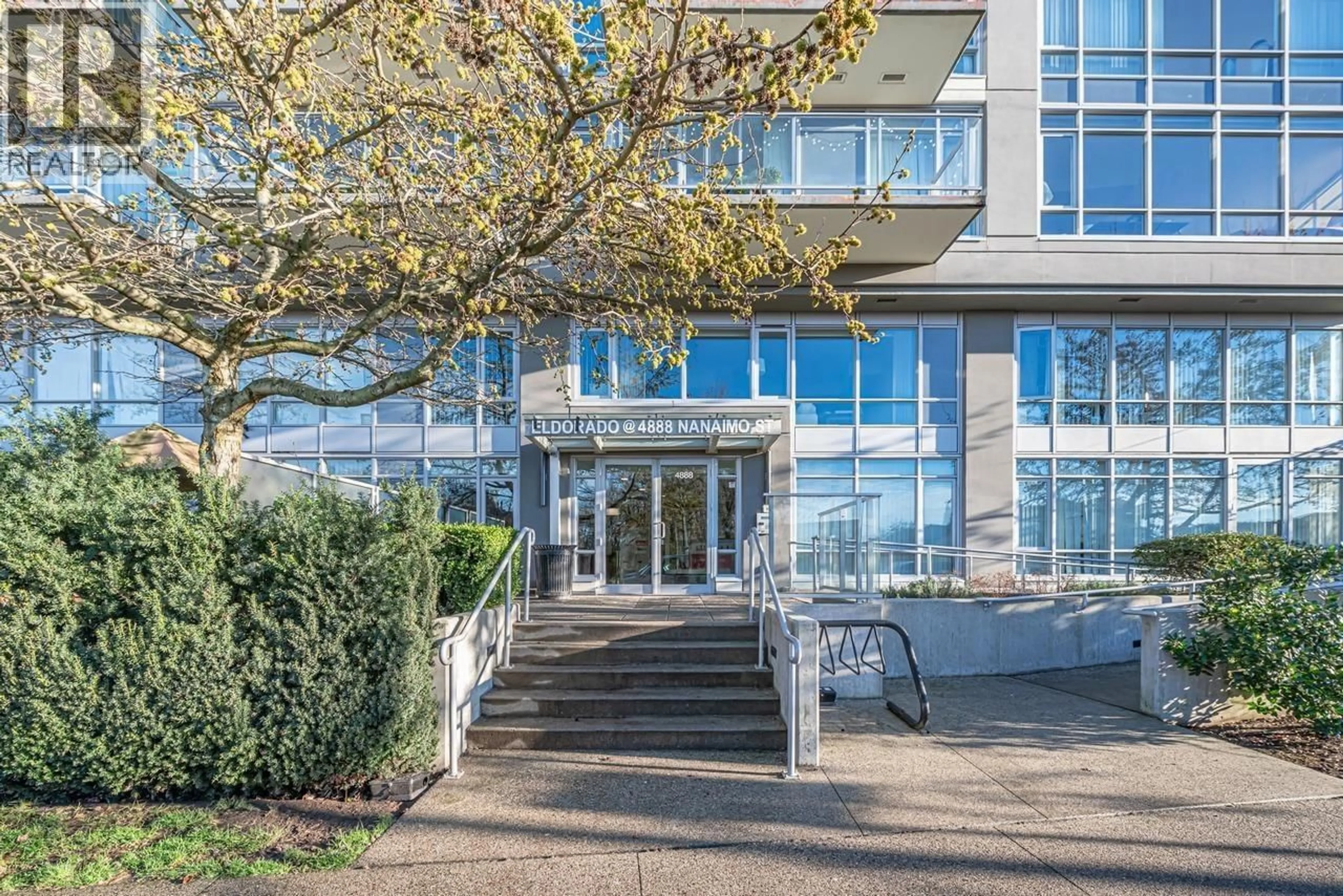 Indoor foyer for 612 - 4888 NANAIMO STREET, Vancouver British Columbia V5N0B5