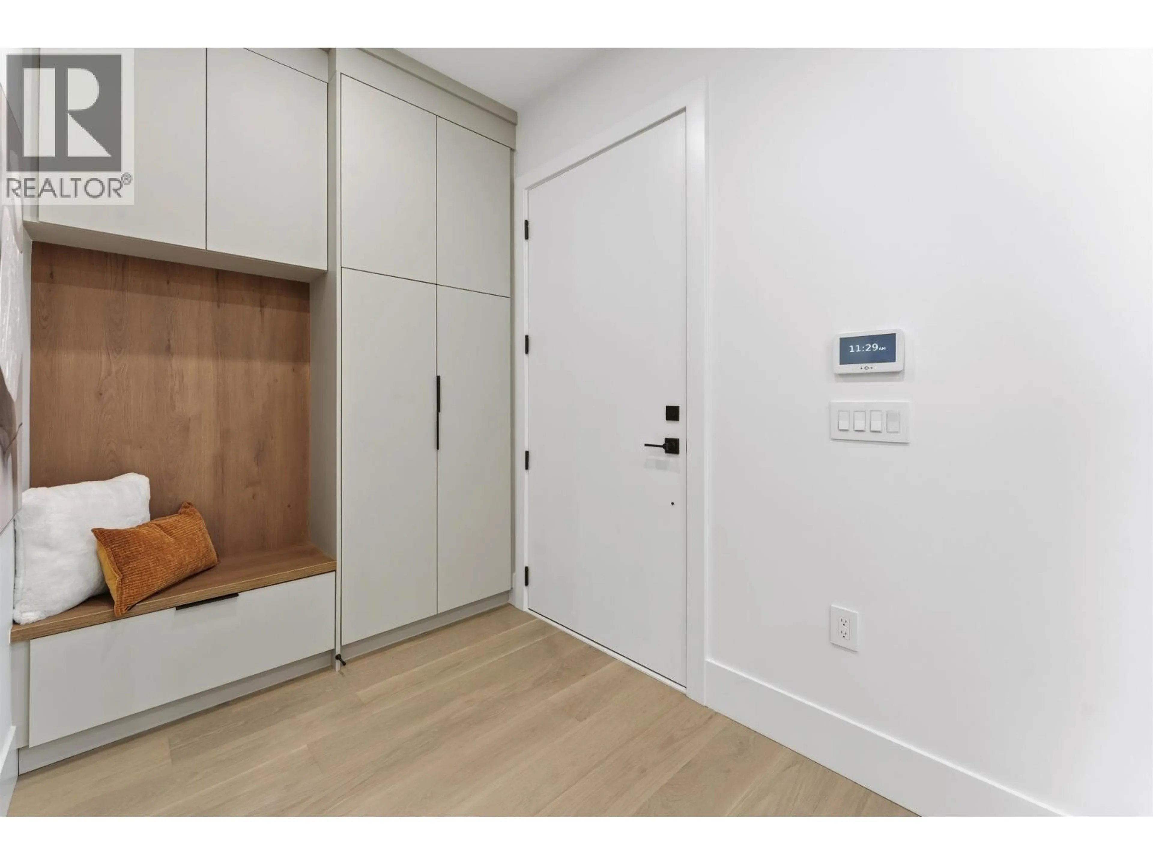 Indoor entryway for 1 - 3218 38TH AVENUE, Vancouver British Columbia V6N2X6