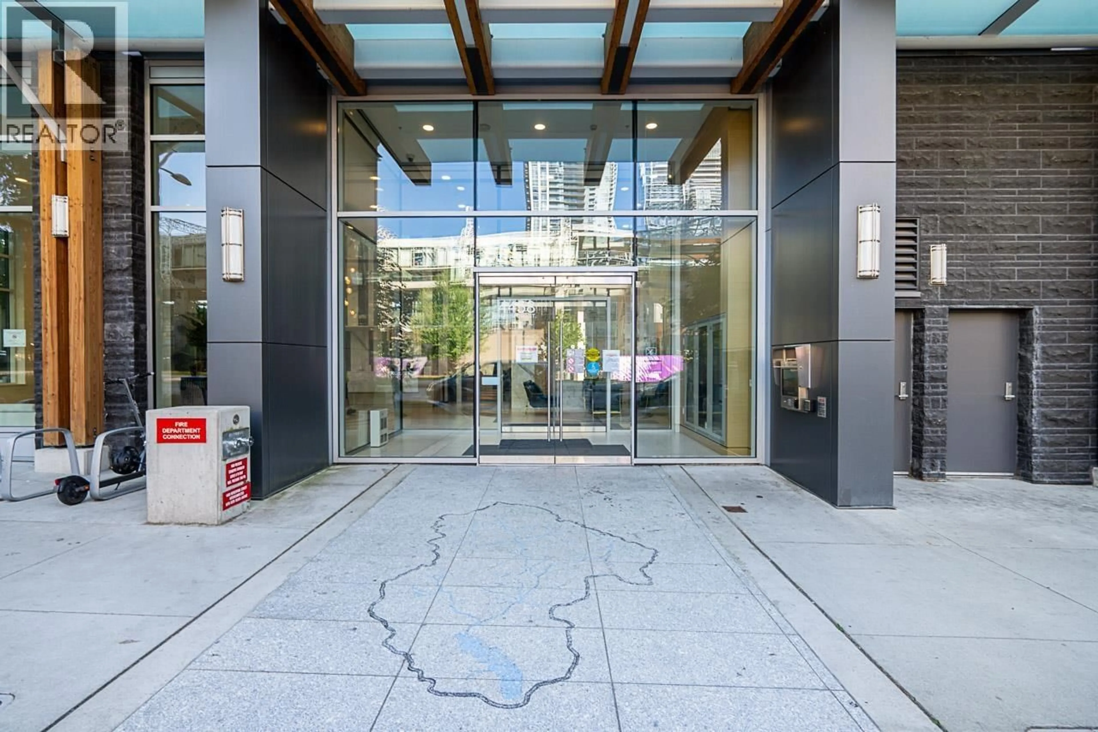 Indoor foyer for 2902 - 4458 BERESFORD STREET, Burnaby British Columbia V5H0J1