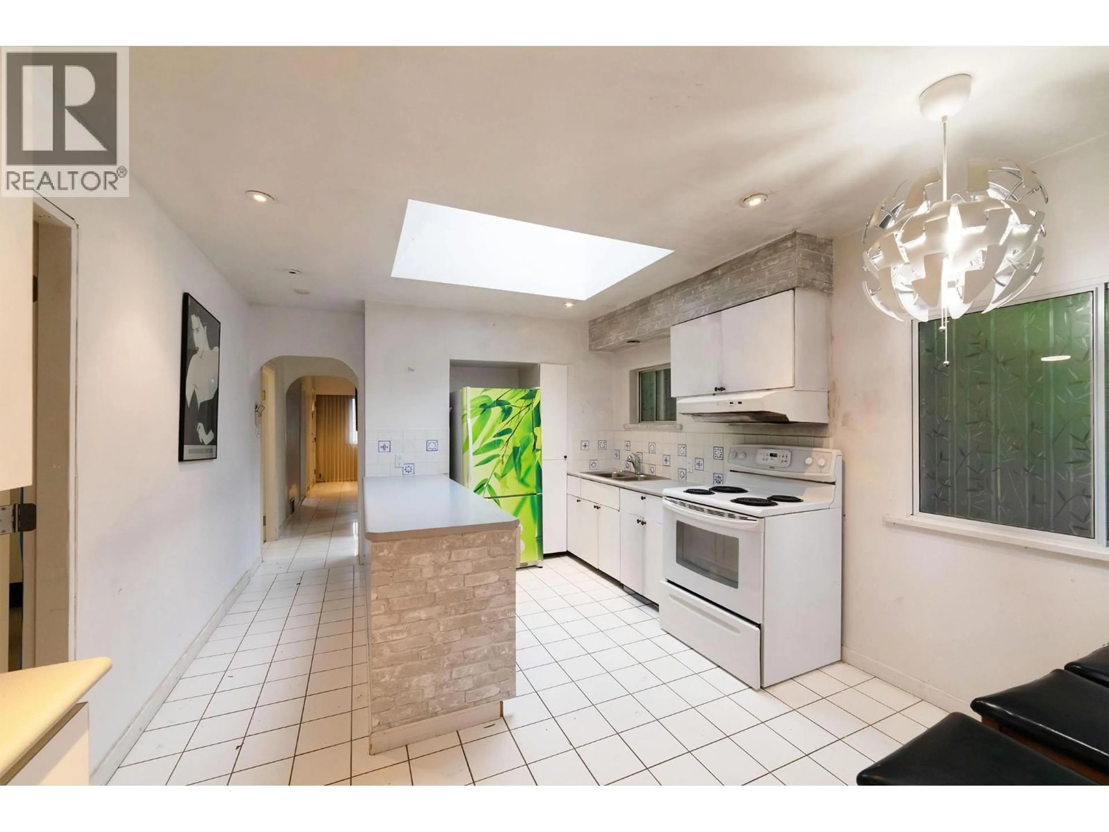 Open concept kitchen, ceramic/tile floor for 8236 HAIG STREET, Vancouver British Columbia V6P4R9