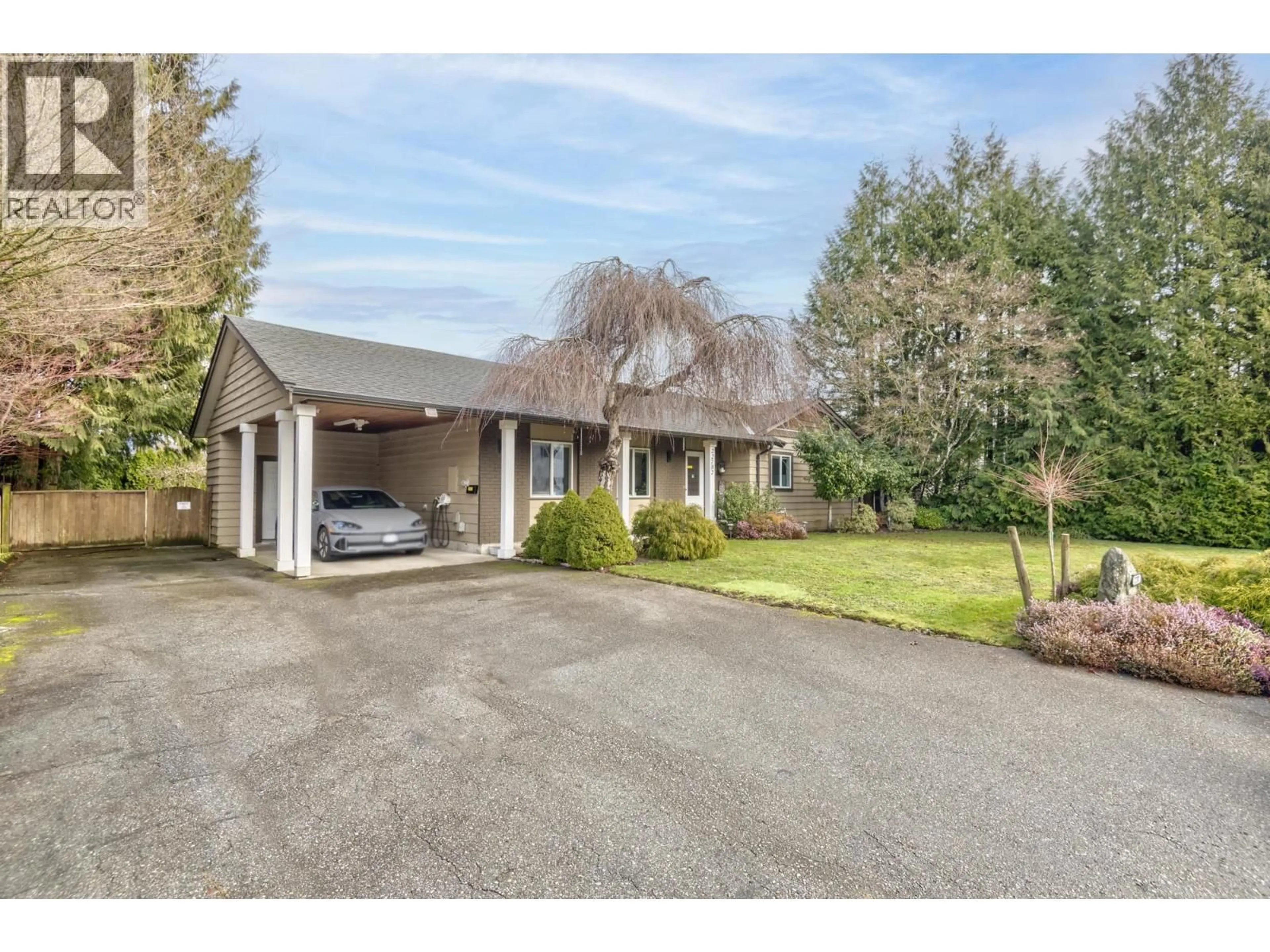 A pic from outside/outdoor area/front of a property/back of a property/a pic from drone, street for 22787 REID AVENUE, Maple Ridge British Columbia V2X4G7