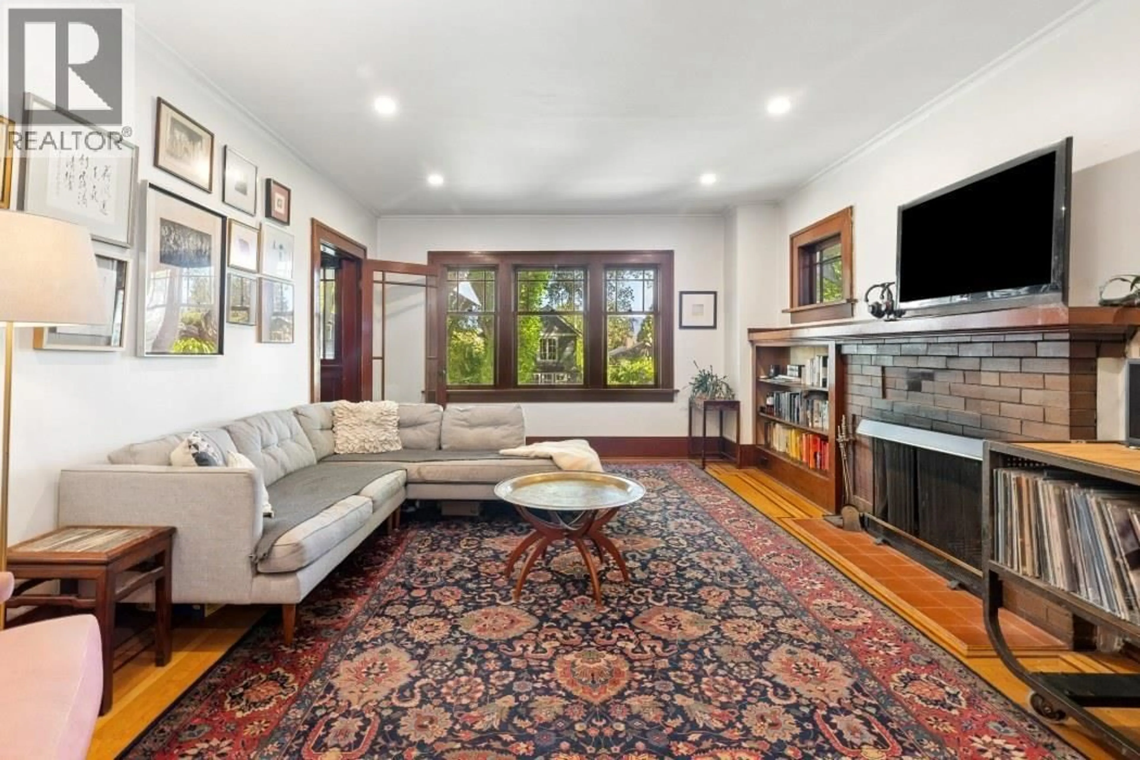 Living room with furniture, carpet floor for 4188 13TH AVENUE, Vancouver British Columbia V6R2T6