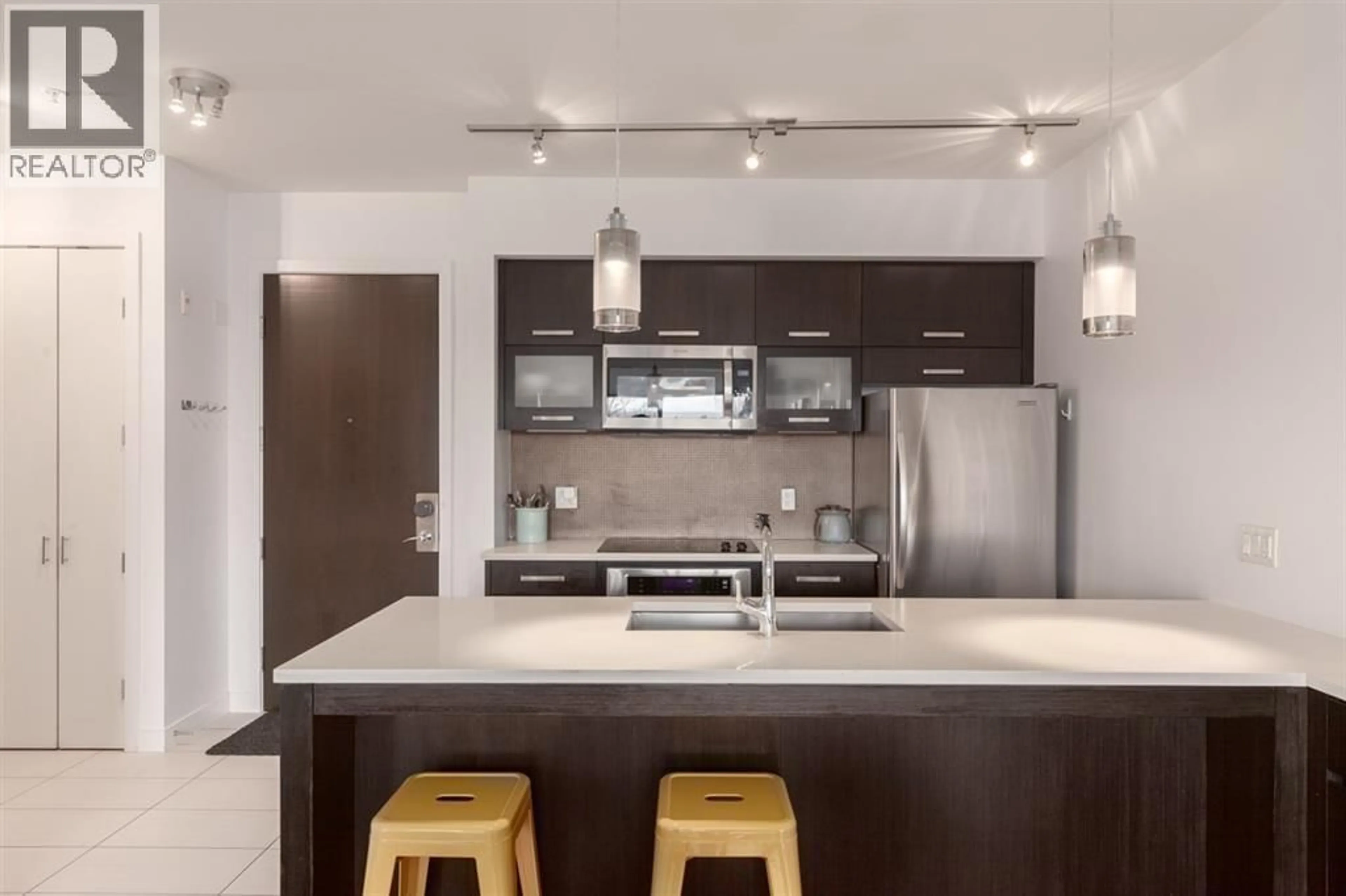 Contemporary kitchen, unknown for 223 - 3333 MAIN STREET, Vancouver British Columbia V5V3M8
