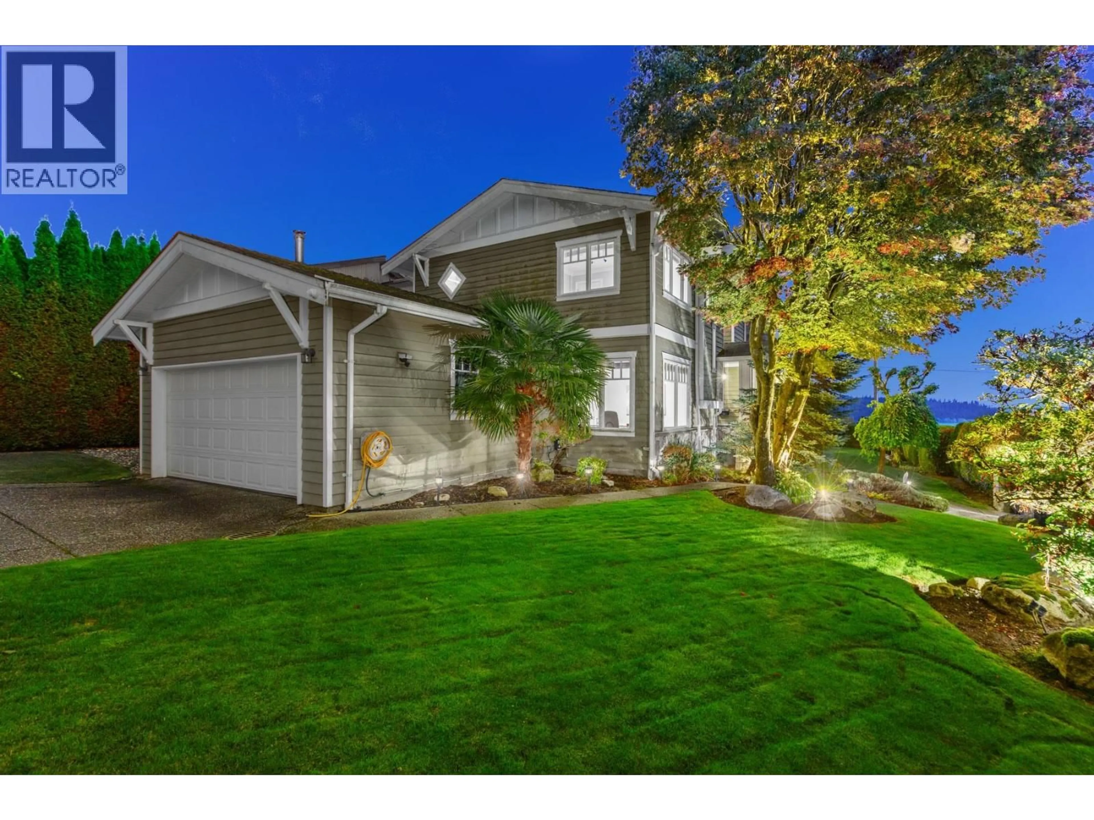 A pic from outside/outdoor area/front of a property/back of a property/a pic from drone, street for 1197 FULTON AVENUE, West Vancouver British Columbia V7T1N4