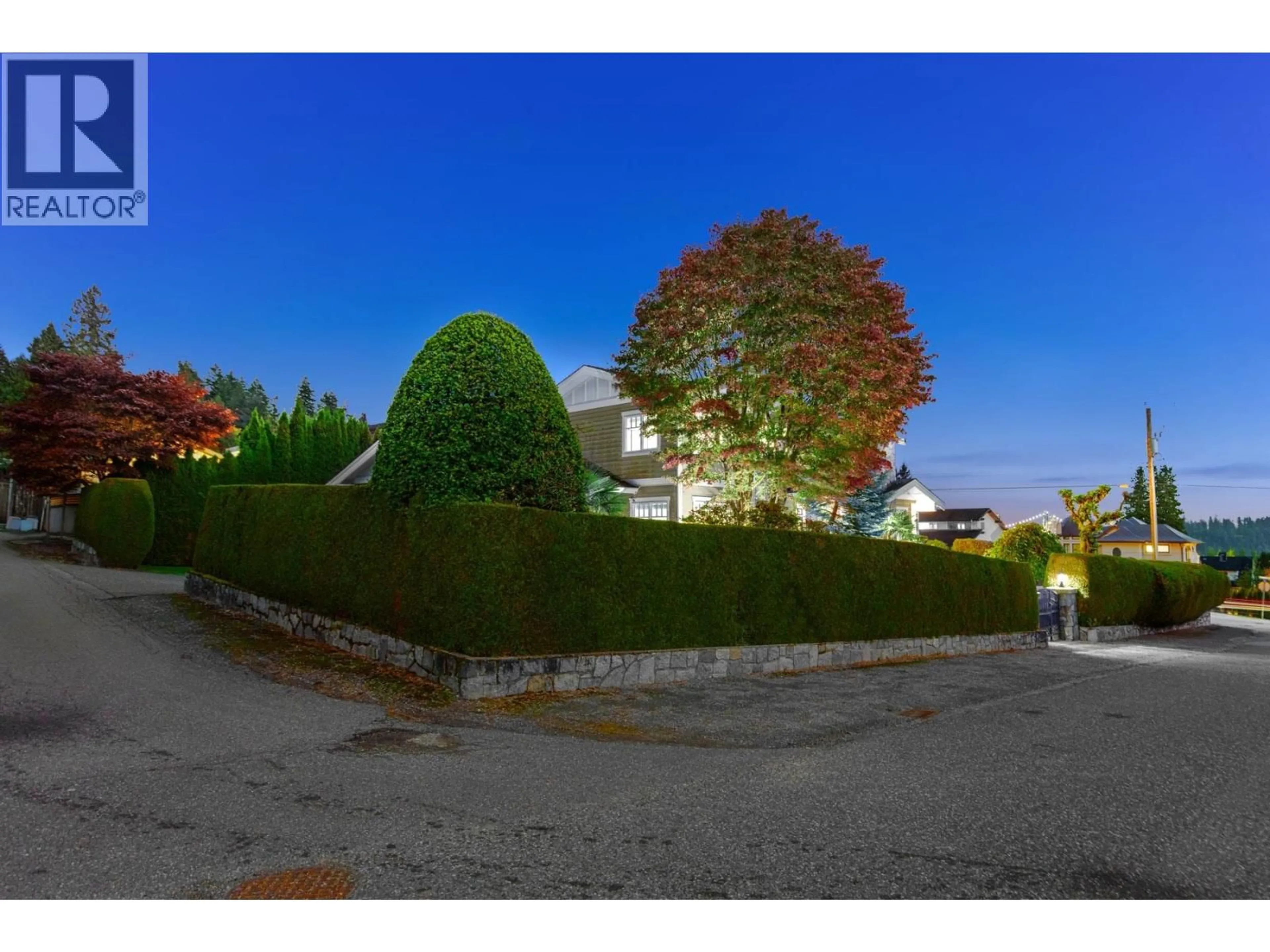 A pic from outside/outdoor area/front of a property/back of a property/a pic from drone, street for 1197 FULTON AVENUE, West Vancouver British Columbia V7T1N4