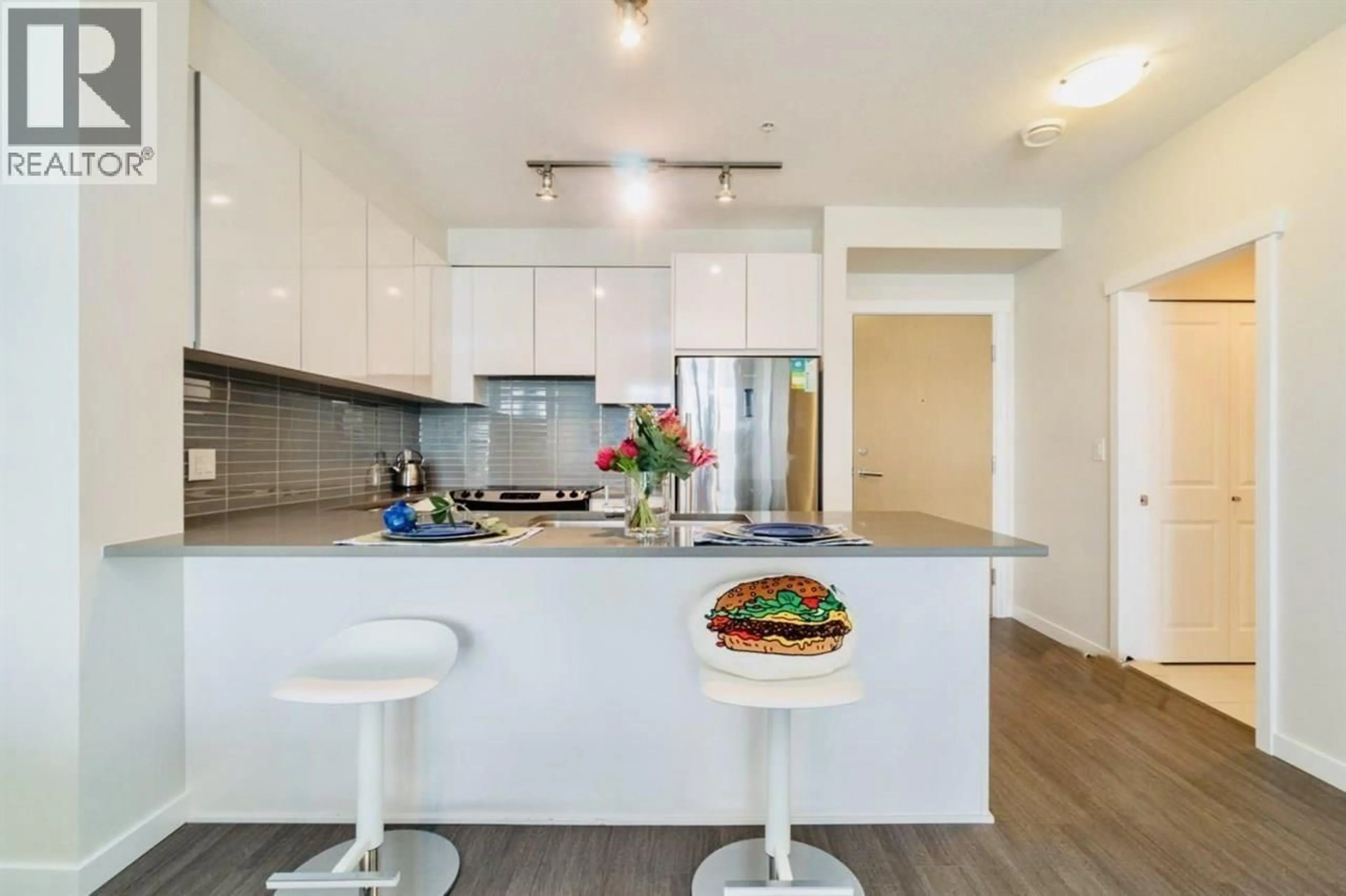 Contemporary kitchen, unknown for 401 - 9877 UNIVERSITY CRESCENT, Burnaby British Columbia V5A0E5