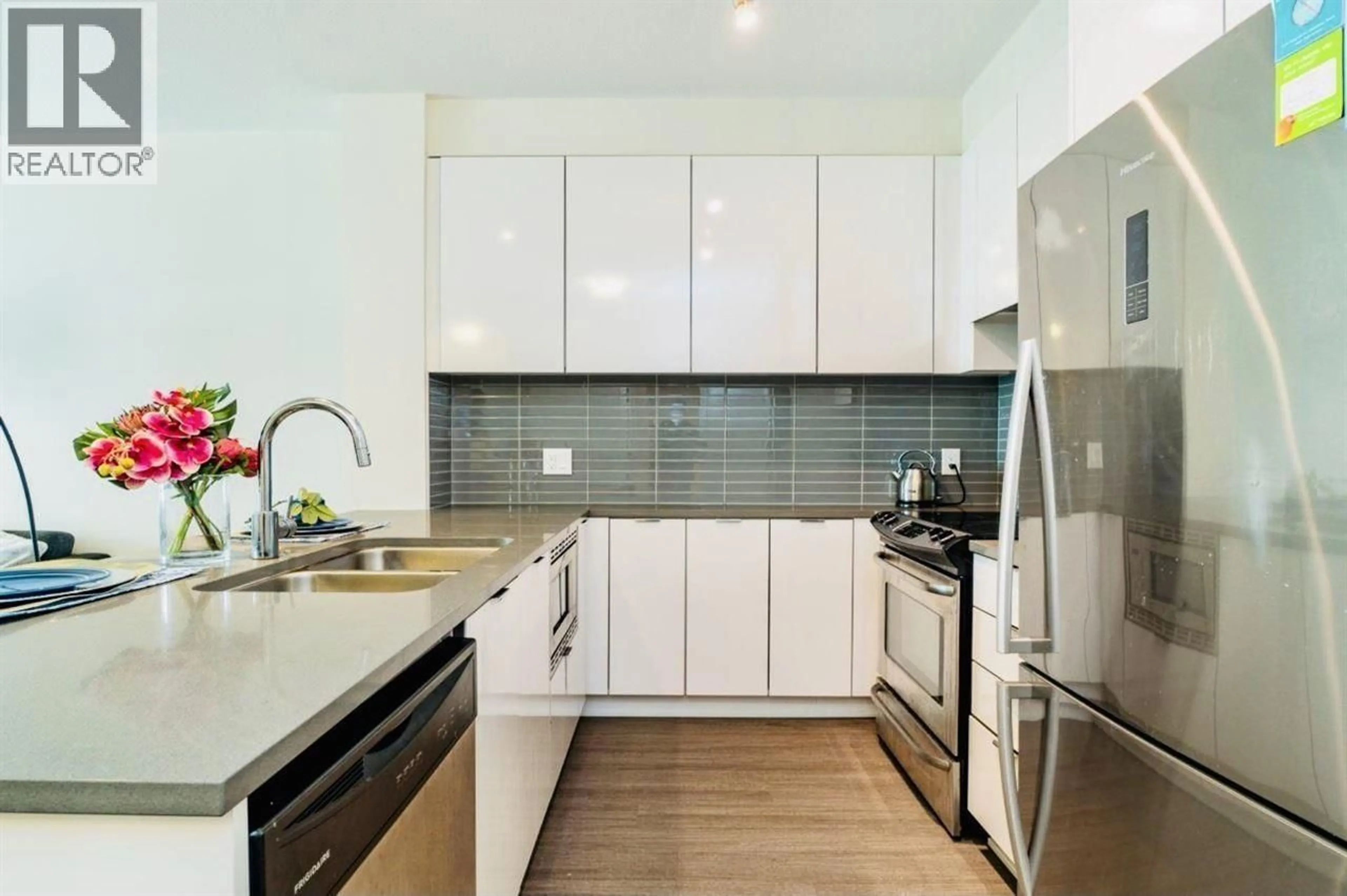 Contemporary kitchen, ceramic/tile floor for 401 - 9877 UNIVERSITY CRESCENT, Burnaby British Columbia V5A0E5