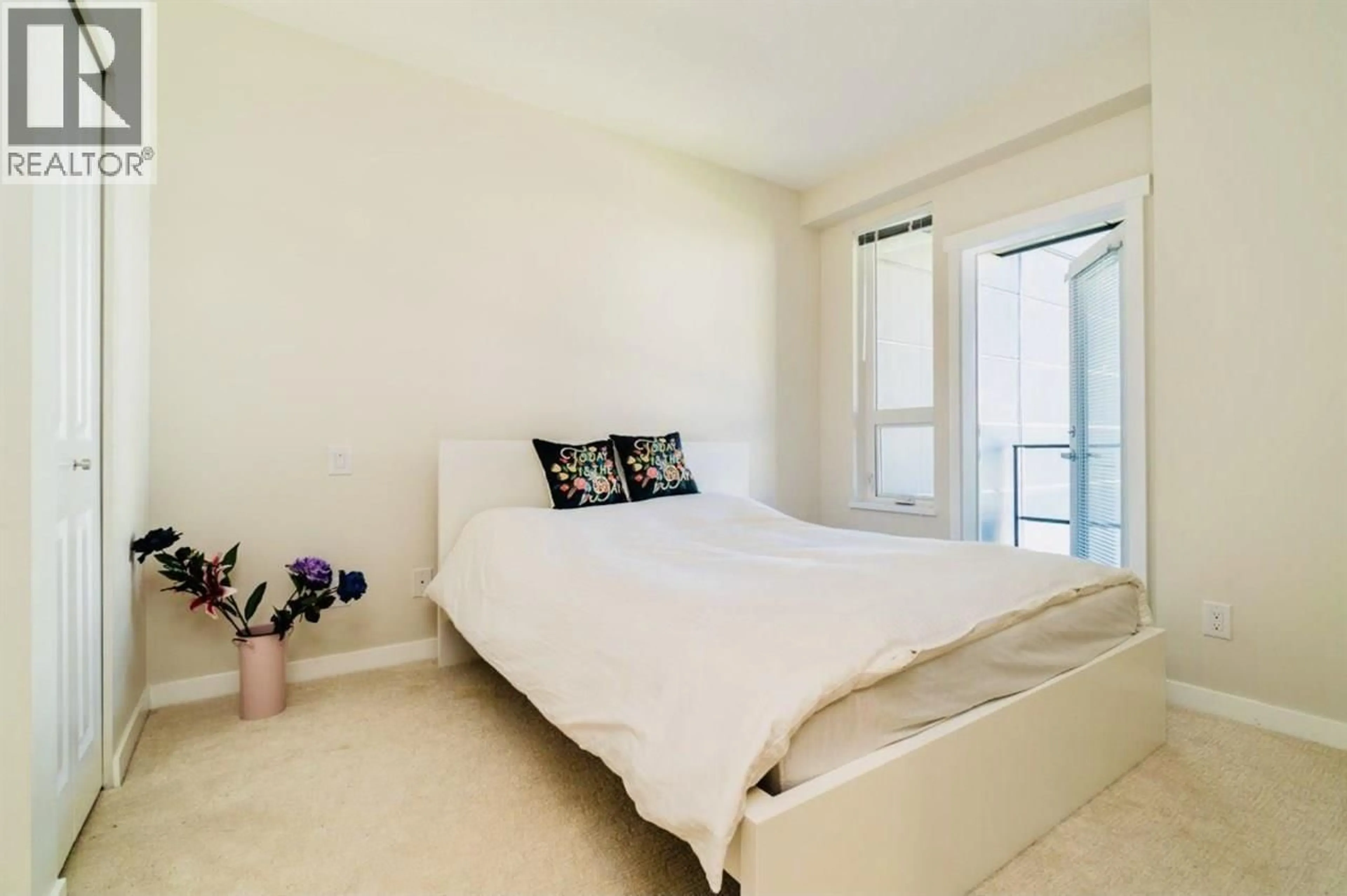 Bedroom with bed, unknown for 401 - 9877 UNIVERSITY CRESCENT, Burnaby British Columbia V5A0E5