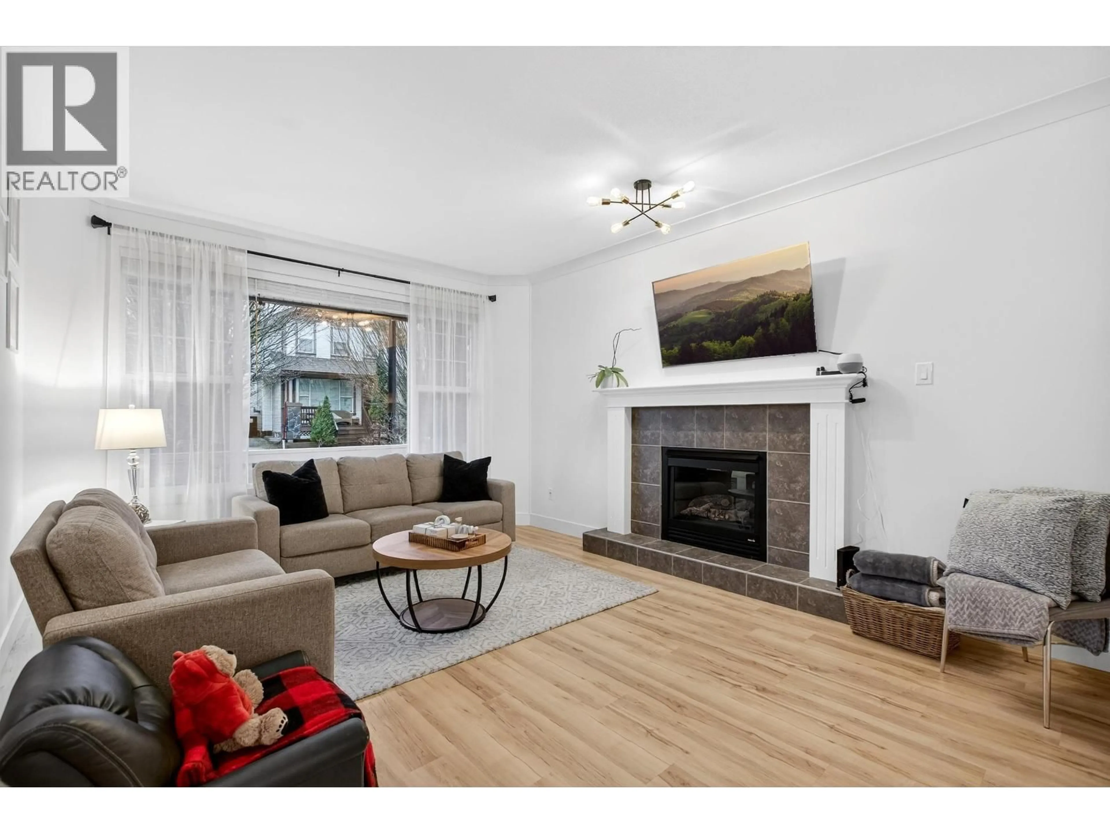 Living room with furniture, unknown for 24304 102A AVENUE, Maple Ridge British Columbia V2W1X9