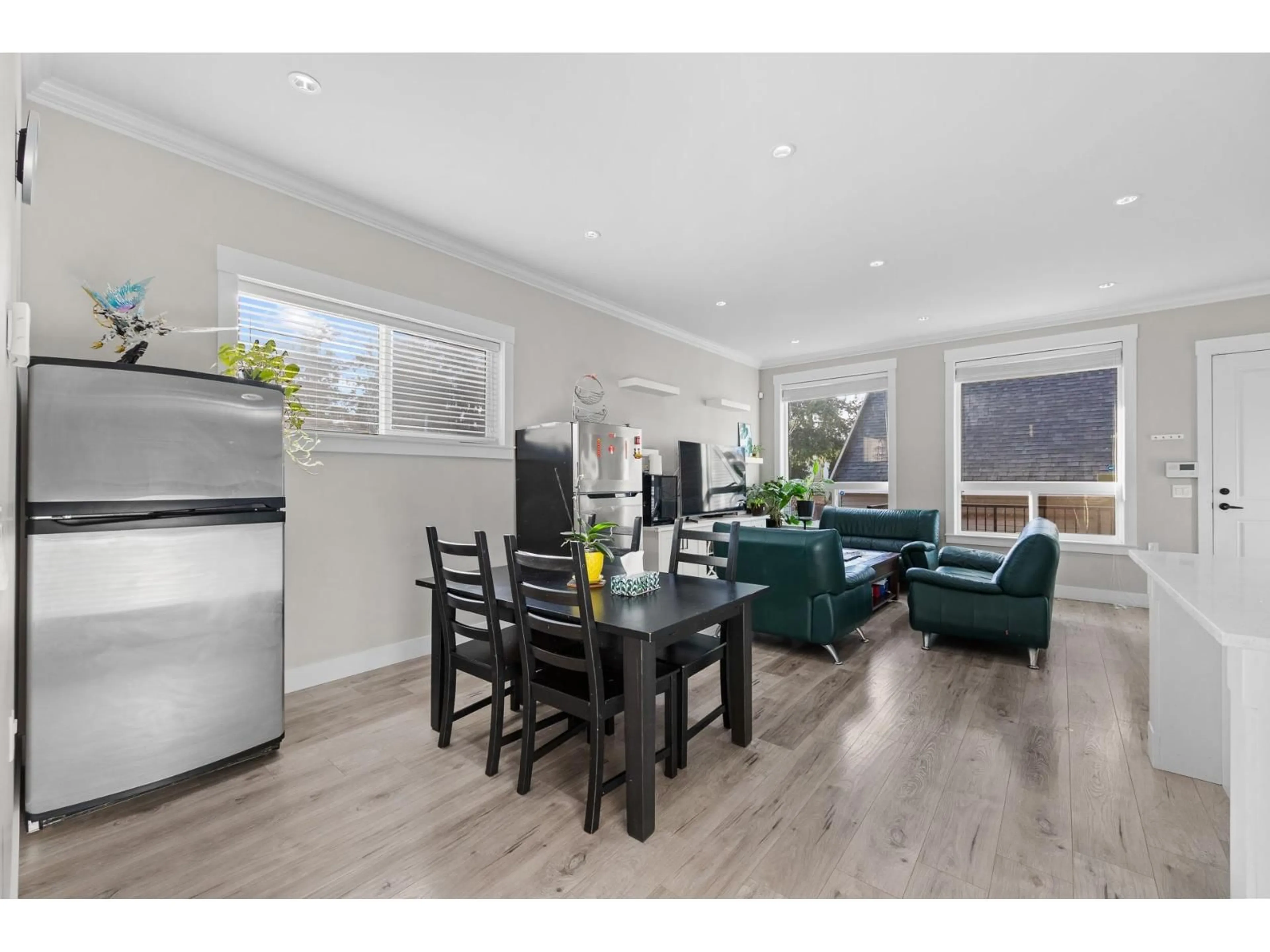 Dining room, wood/laminate floor for 10579 132 STREET, Surrey British Columbia V3T3V5