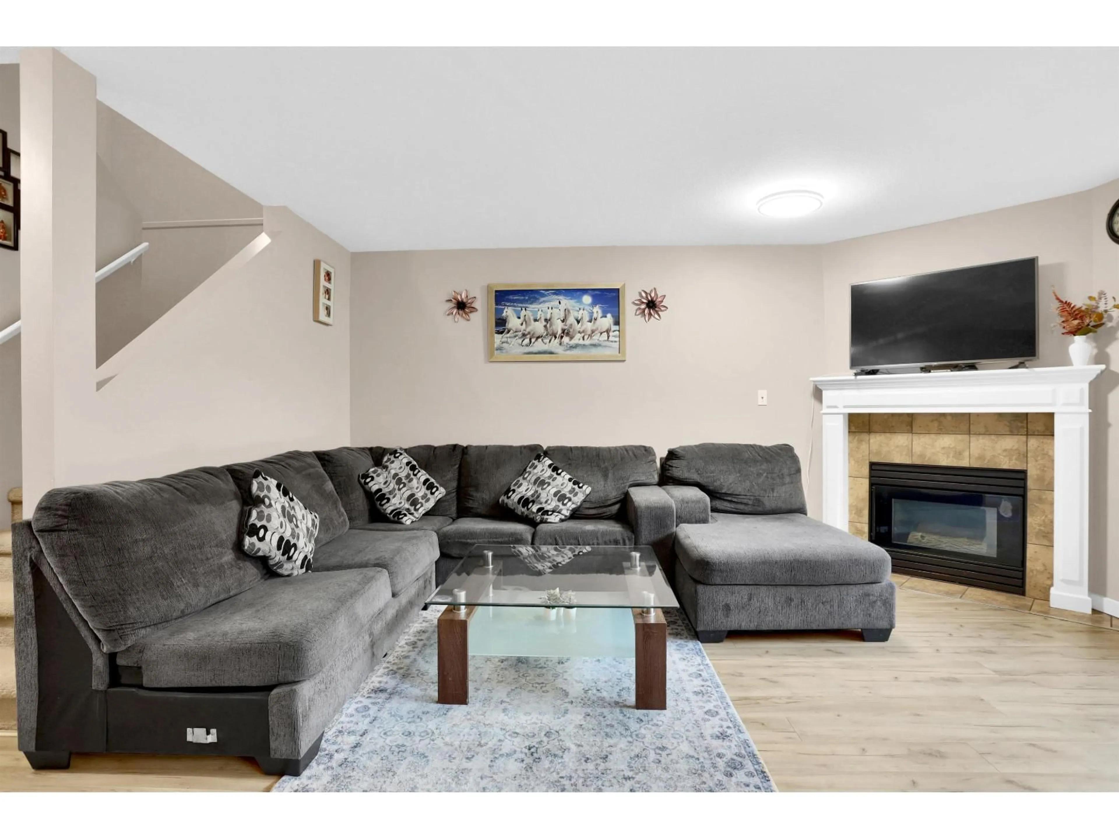 Living room with furniture, unknown for 6 - 36060 OLD YALE ROAD, Abbotsford British Columbia V3G2E9