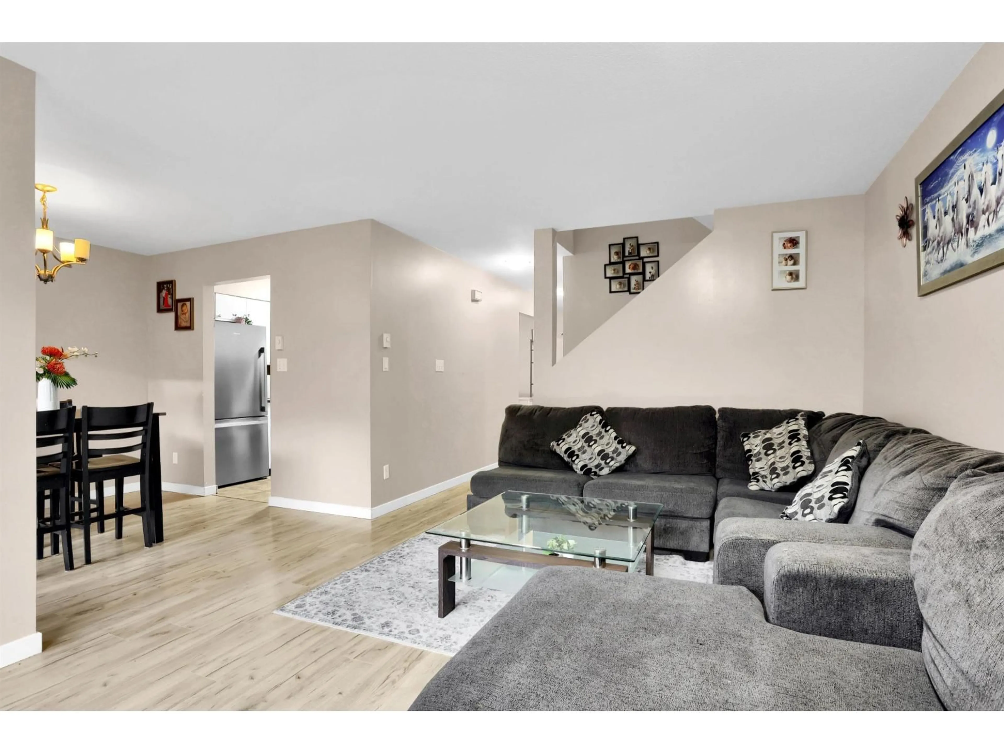 Living room with furniture, unknown for 6 - 36060 OLD YALE ROAD, Abbotsford British Columbia V3G2E9