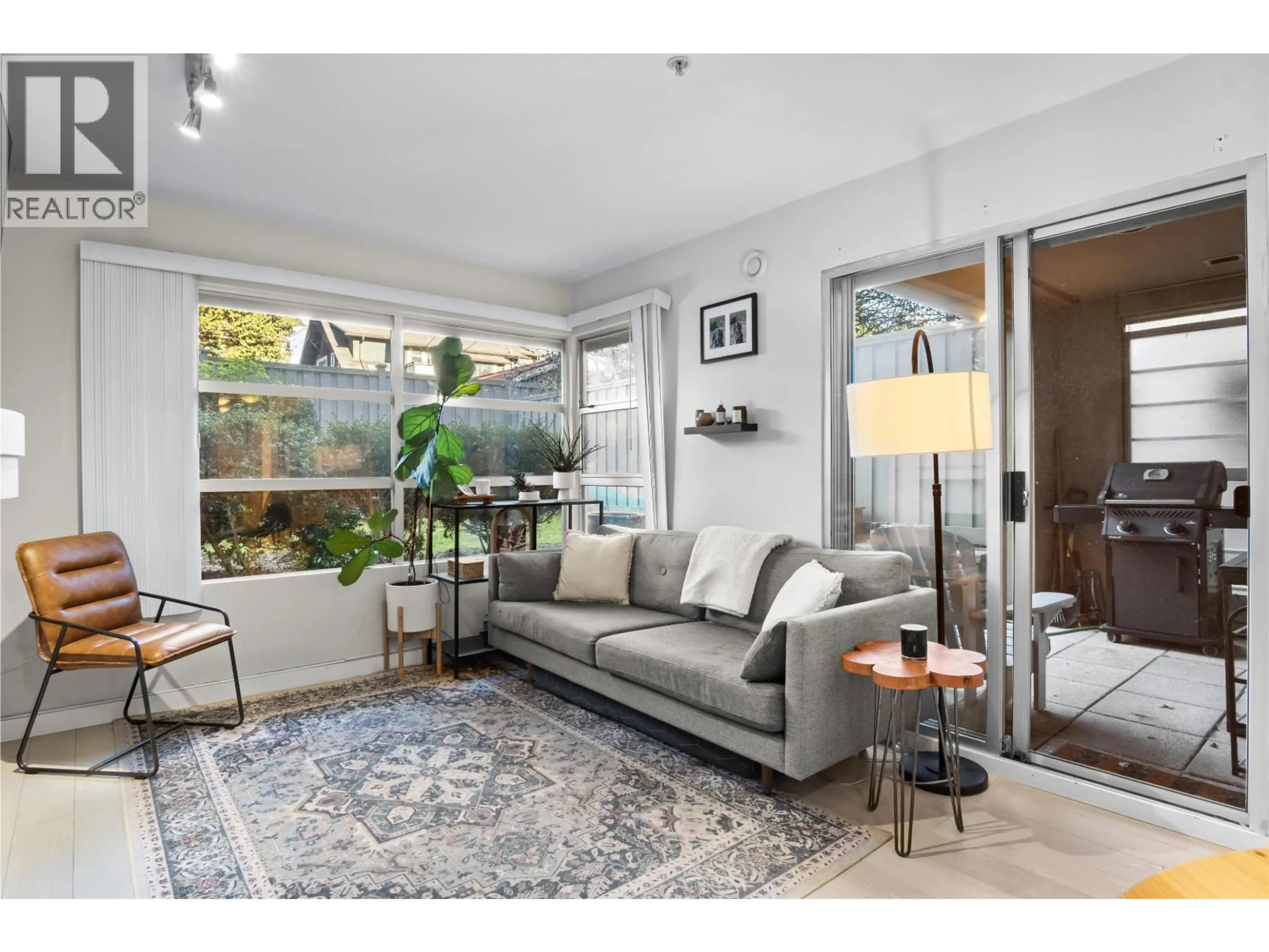 Living room with furniture, unknown for 101 - 3023 4TH AVENUE, Vancouver British Columbia V6K1R5