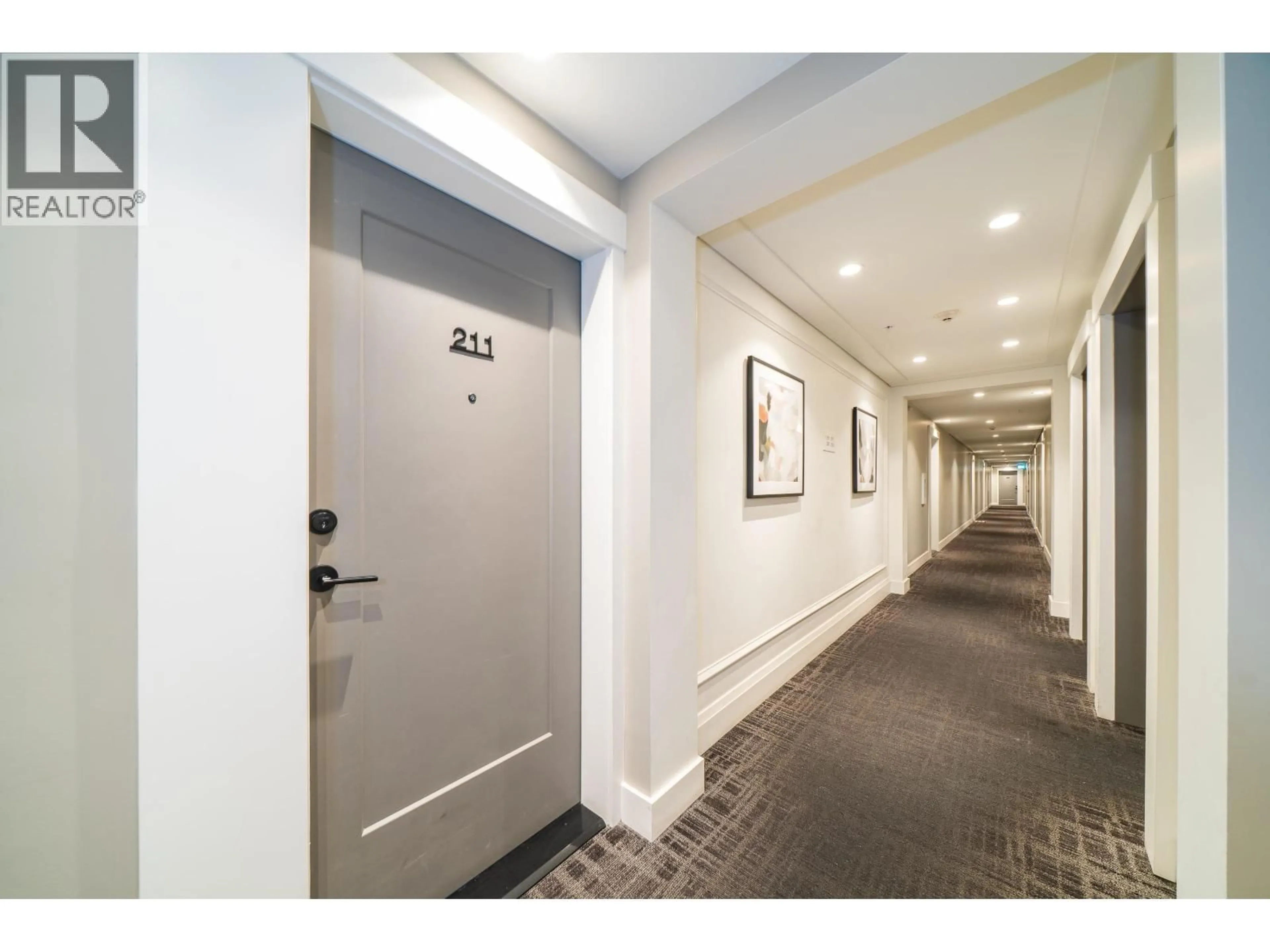 Indoor foyer for 211 - 9228 SLOPES MEWS, Burnaby British Columbia V5A0E9