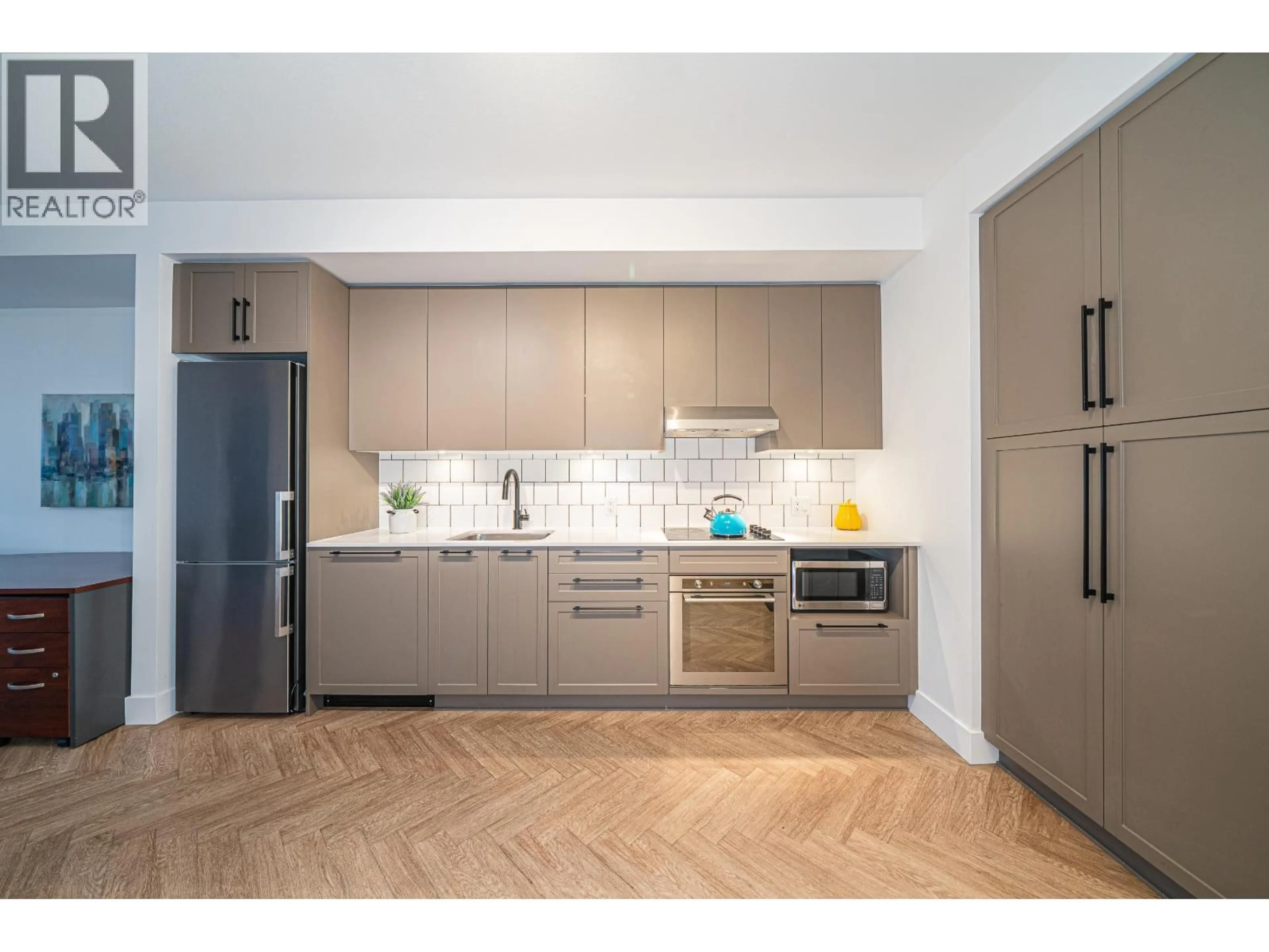 Standard kitchen, unknown for 211 - 9228 SLOPES MEWS, Burnaby British Columbia V5A0E9