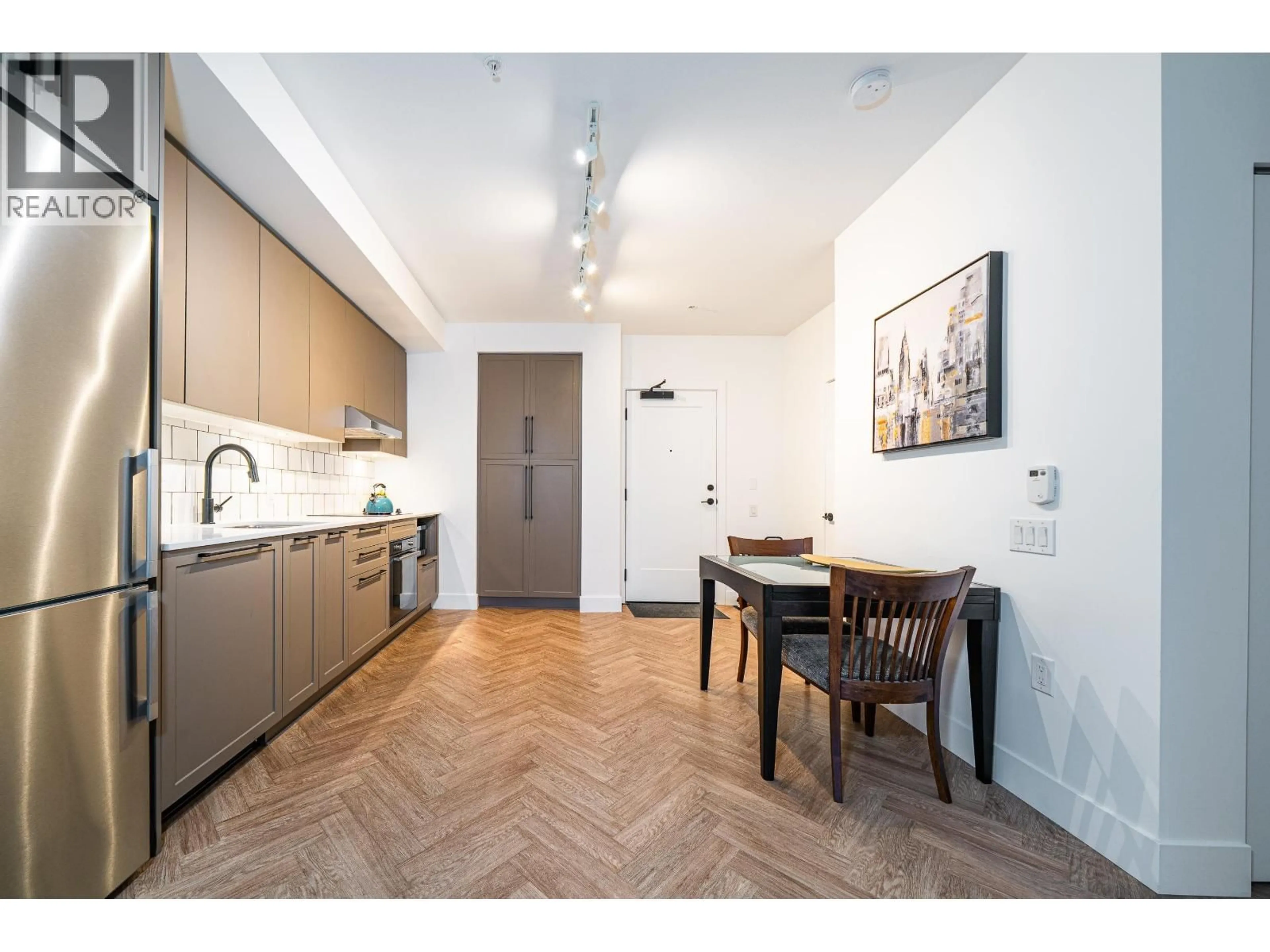 Standard kitchen, unknown for 211 - 9228 SLOPES MEWS, Burnaby British Columbia V5A0E9