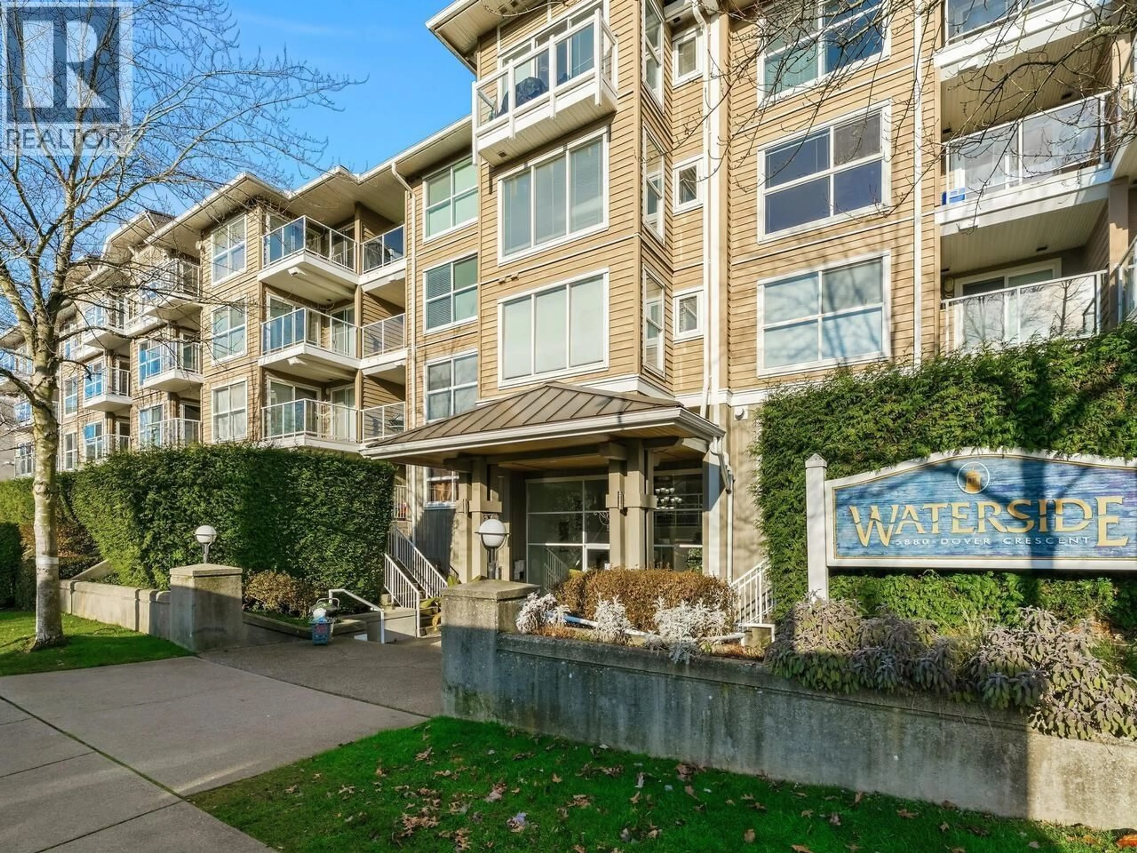 Indoor foyer for 127 - 5880 DOVER CRESCENT, Richmond British Columbia V7C5P5