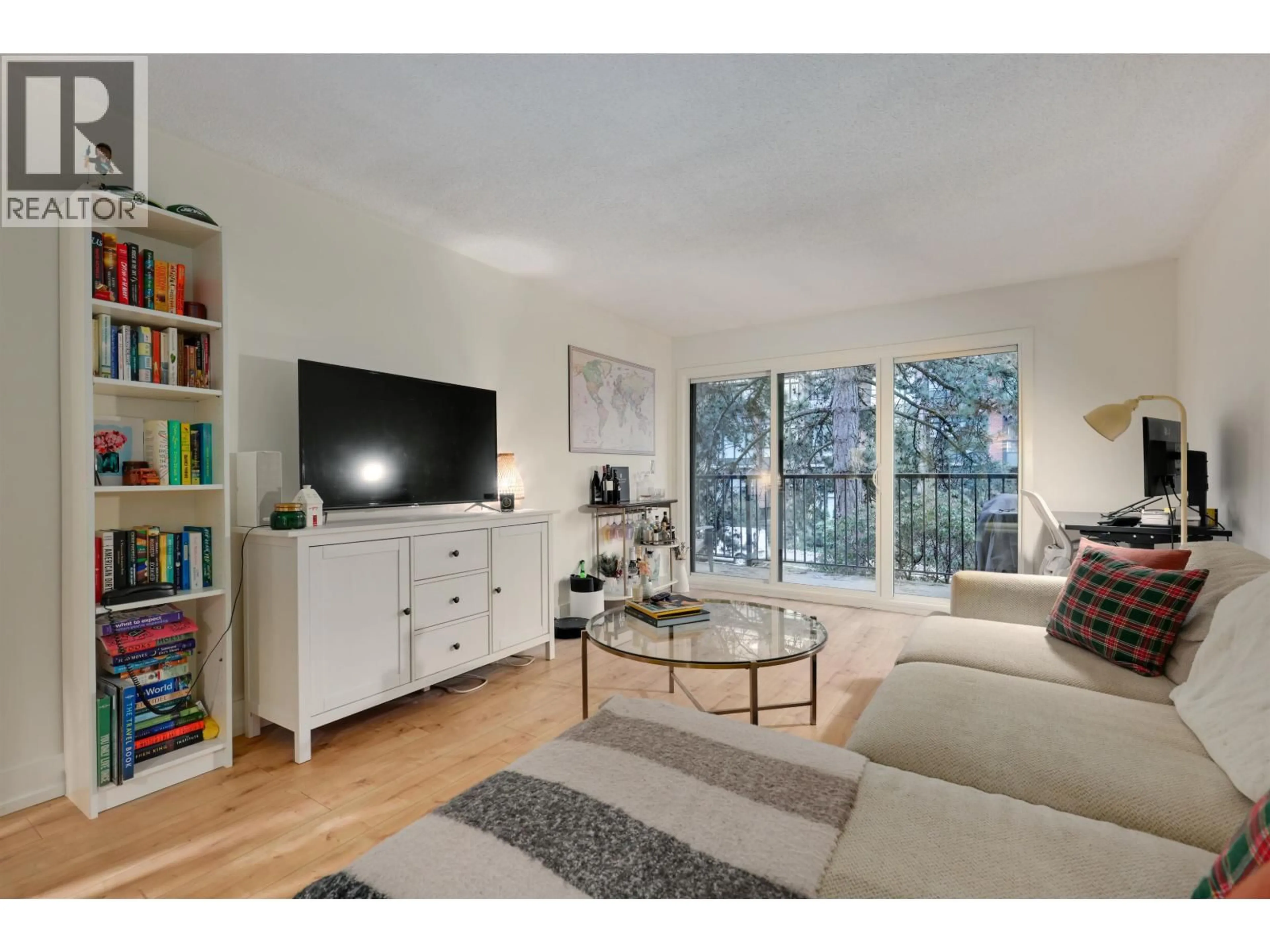 Living room with furniture, wood/laminate floor for 205 - 330 7TH AVENUE, Vancouver British Columbia V5T4K5