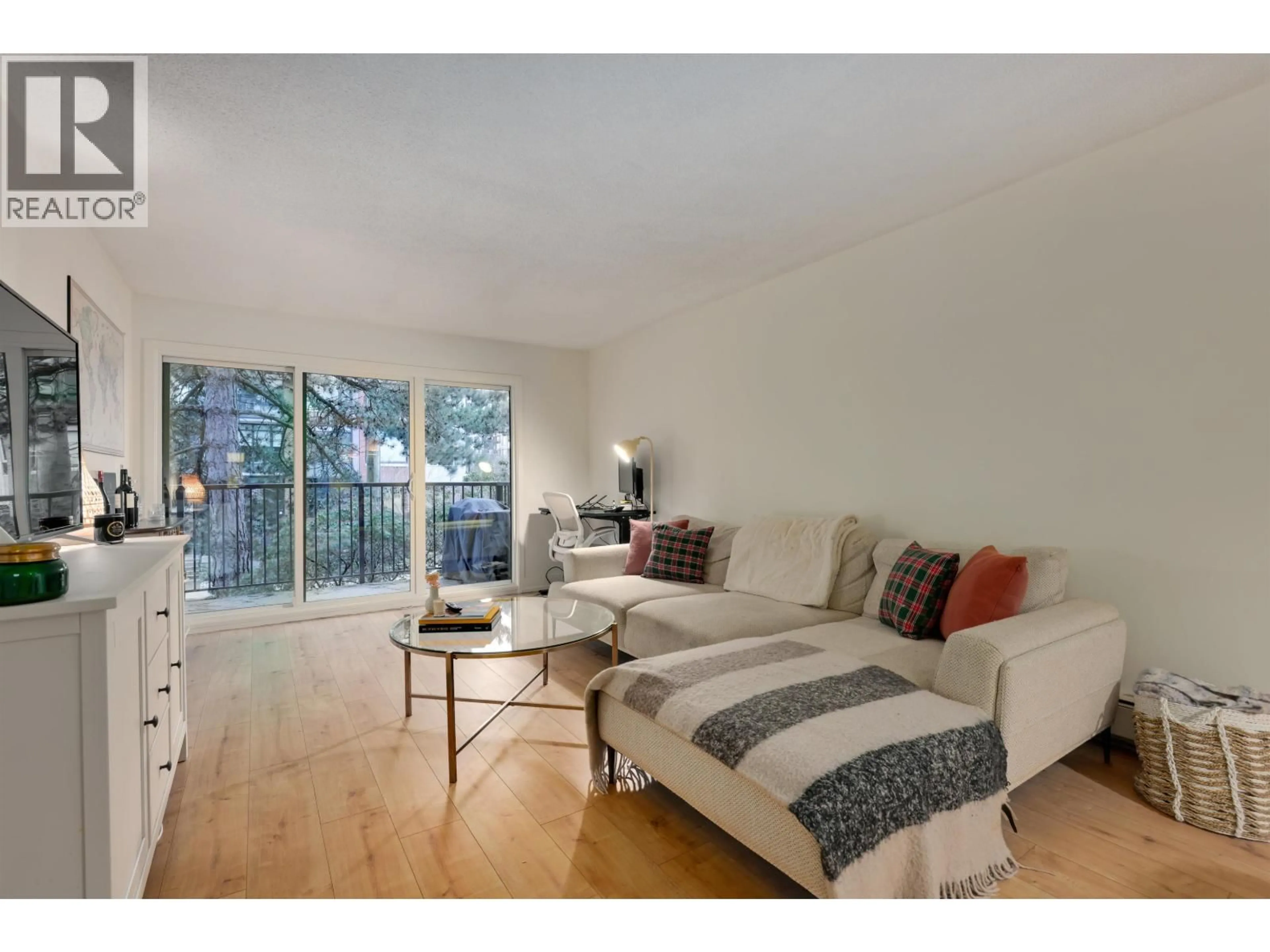 Living room with furniture, wood/laminate floor for 205 - 330 7TH AVENUE, Vancouver British Columbia V5T4K5