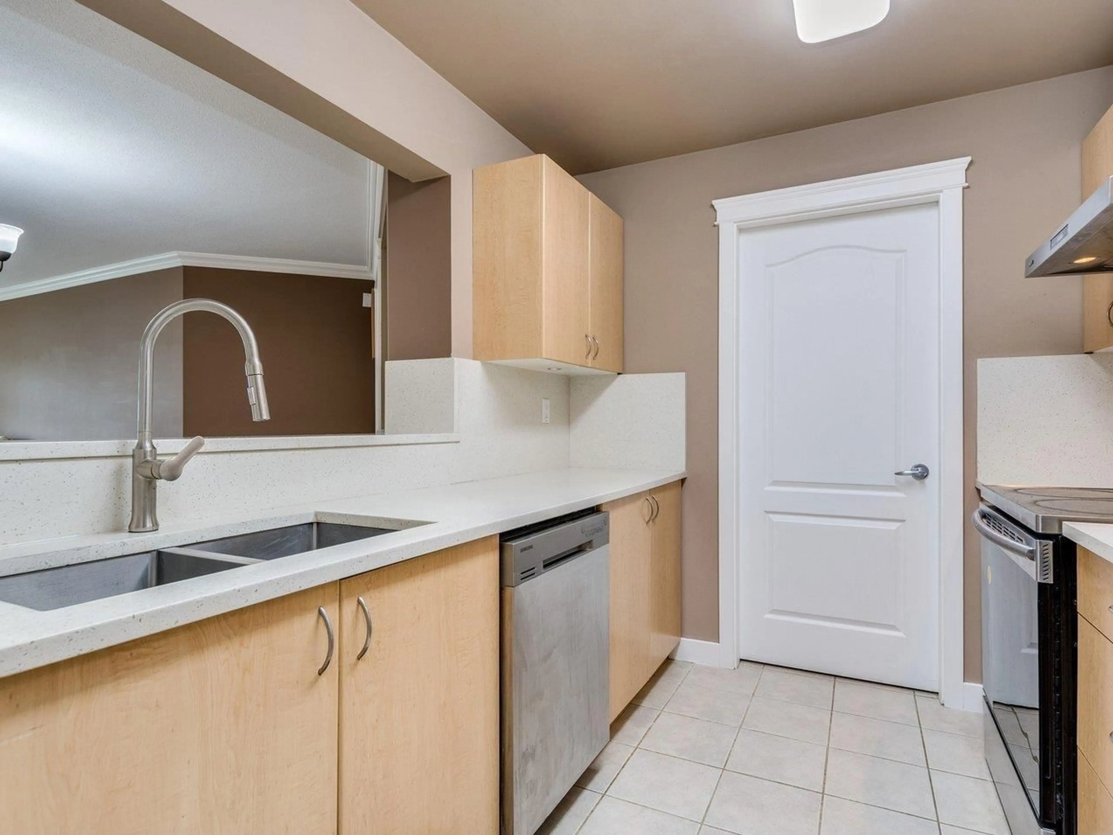 Standard kitchen, unknown for 306 - 15220 GUILDFORD DRIVE, Surrey British Columbia V3R0Y6