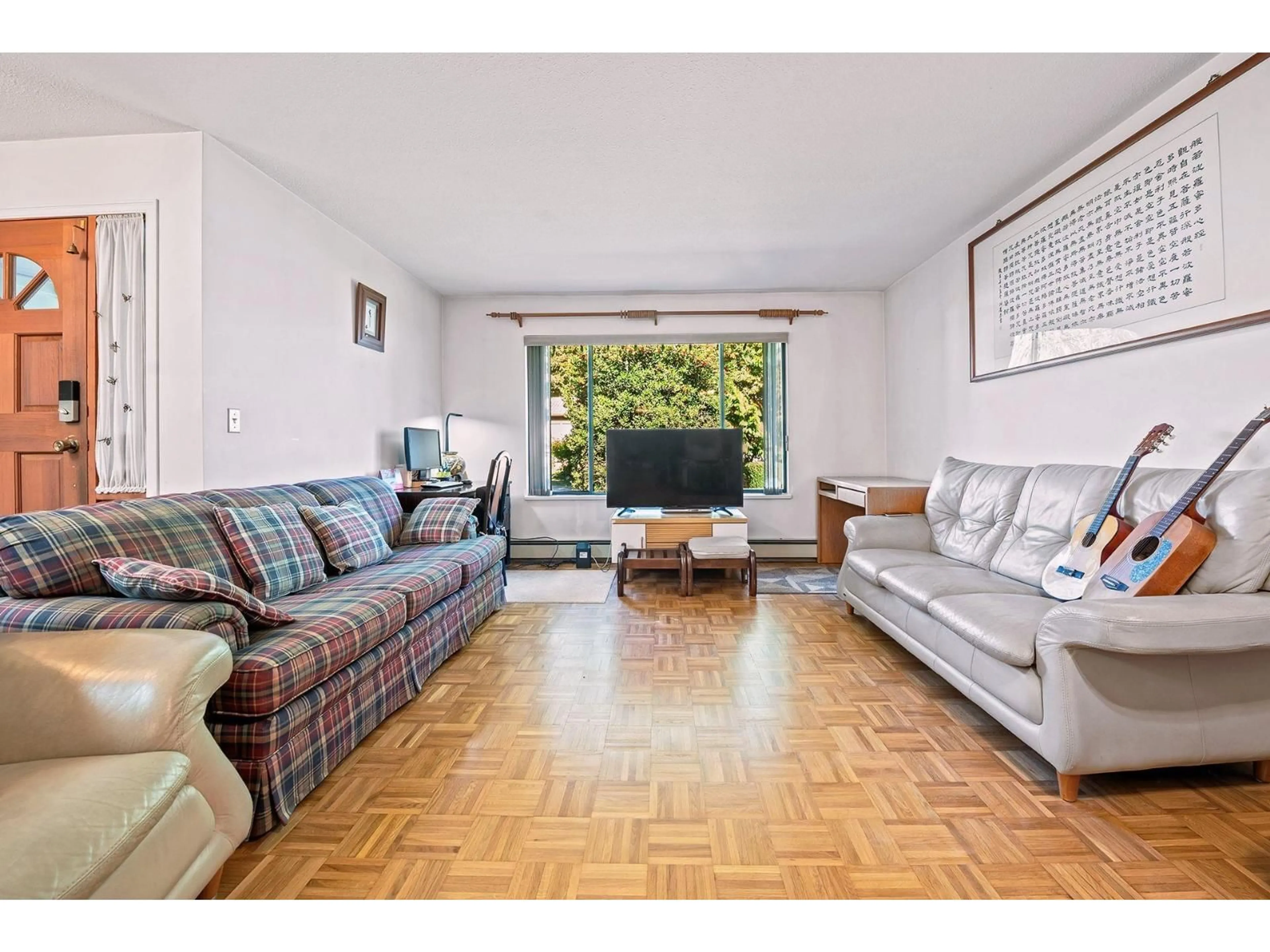 Living room with furniture, unknown for 15728 99A AVENUE, Surrey British Columbia V4N2A9