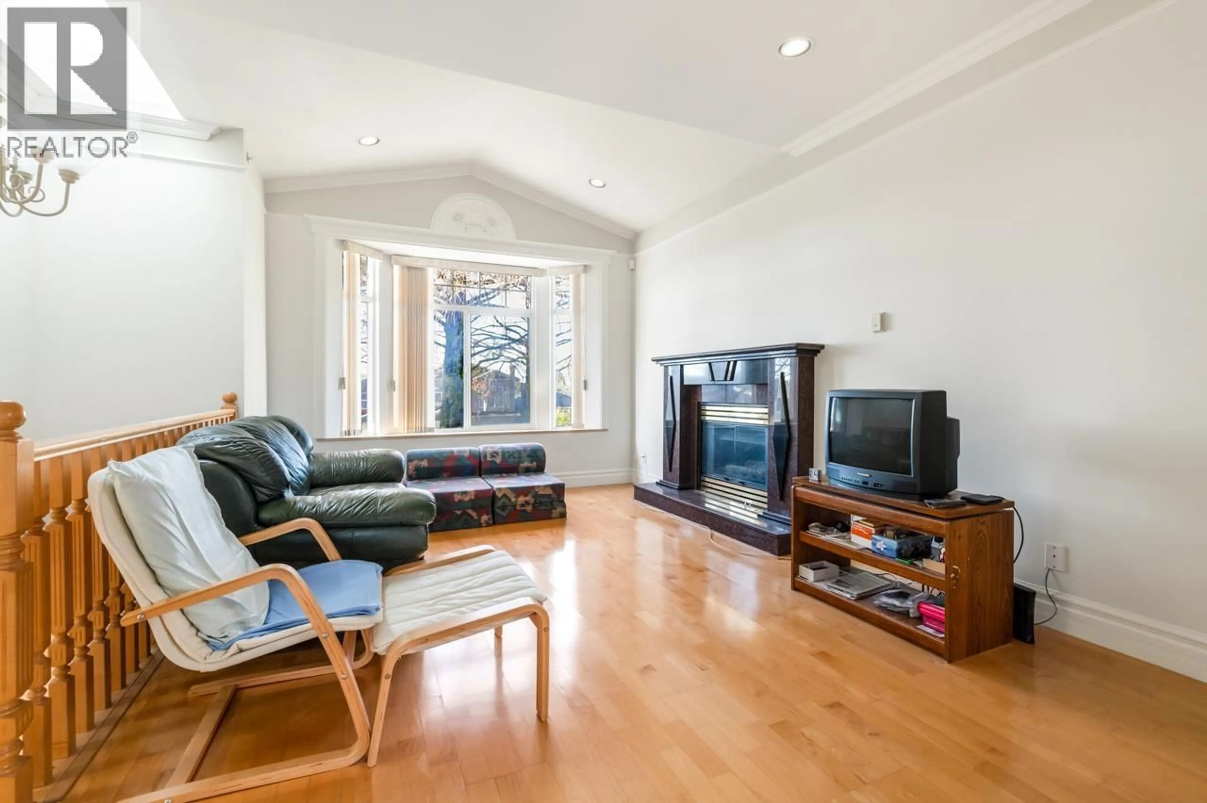 Living room with furniture, unknown for 5760 KERR STREET, Vancouver British Columbia V5R4B7