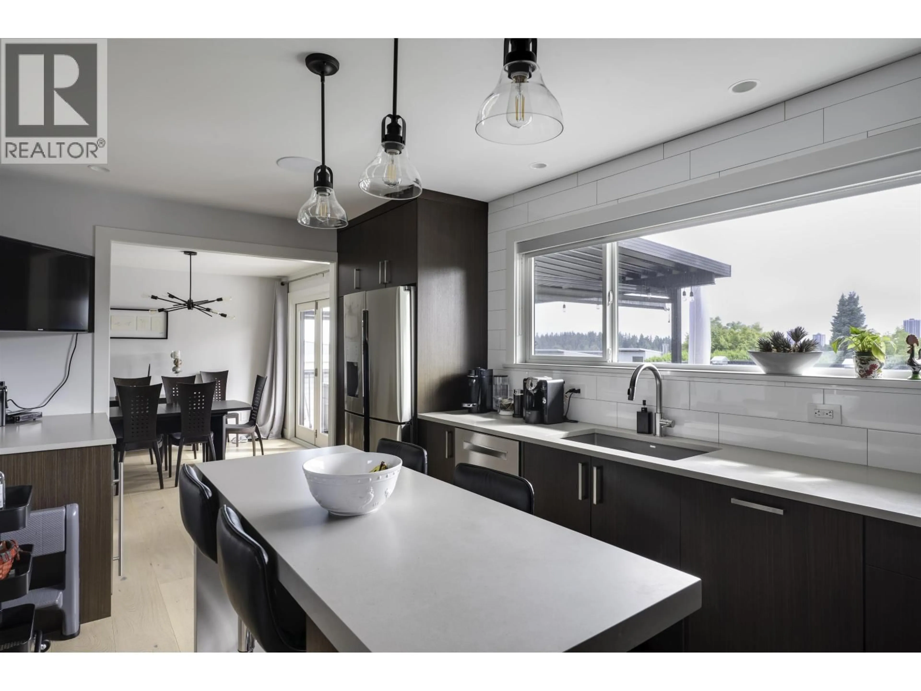 Open concept kitchen, ceramic/tile floor for 818 MASSEY STREET, New Westminster British Columbia V3L4S9