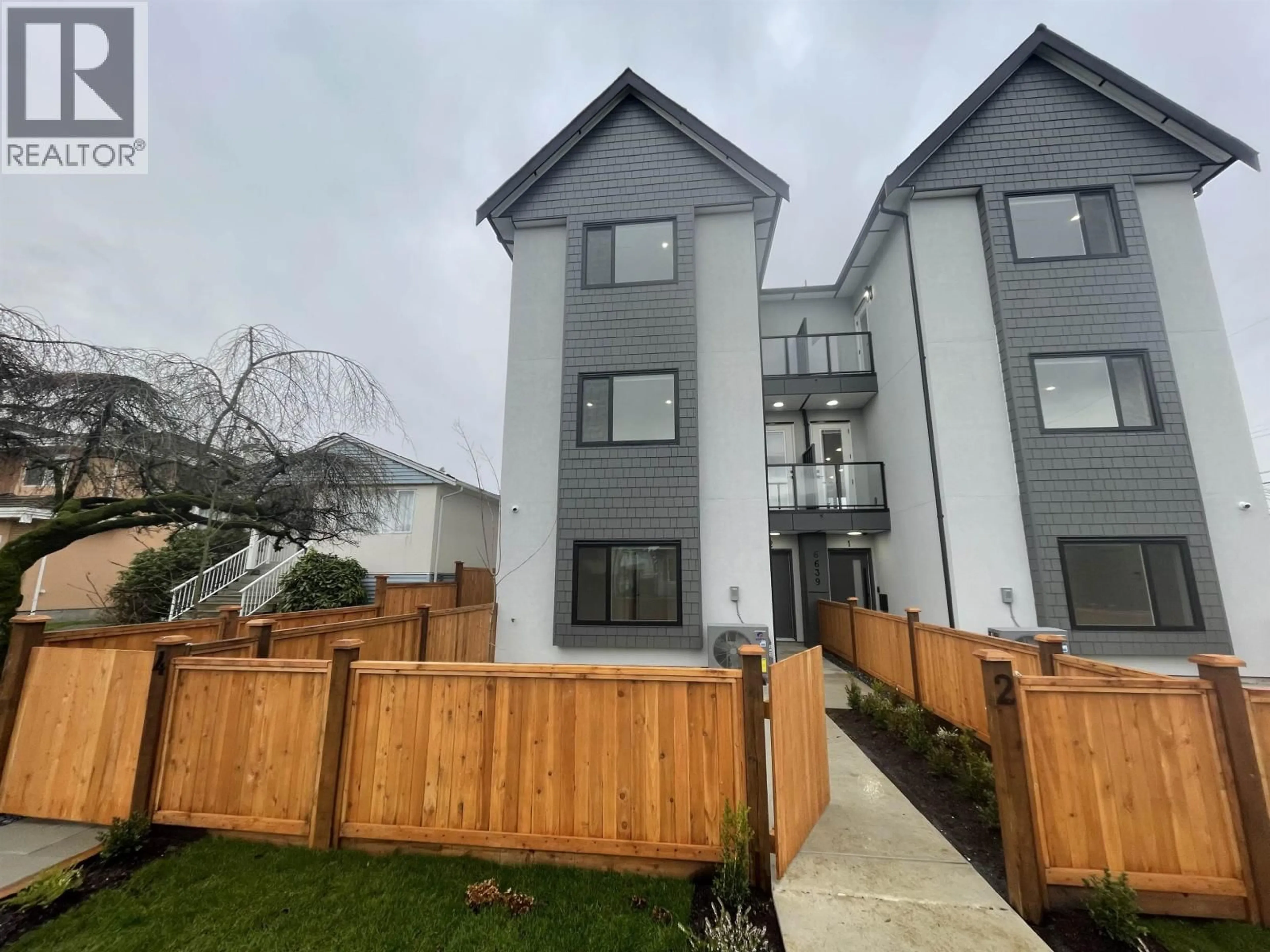 A pic from outside/outdoor area/front of a property/back of a property/a pic from drone, unknown for 2 - 6639 ACACIA AVENUE, Burnaby British Columbia V5E3J8