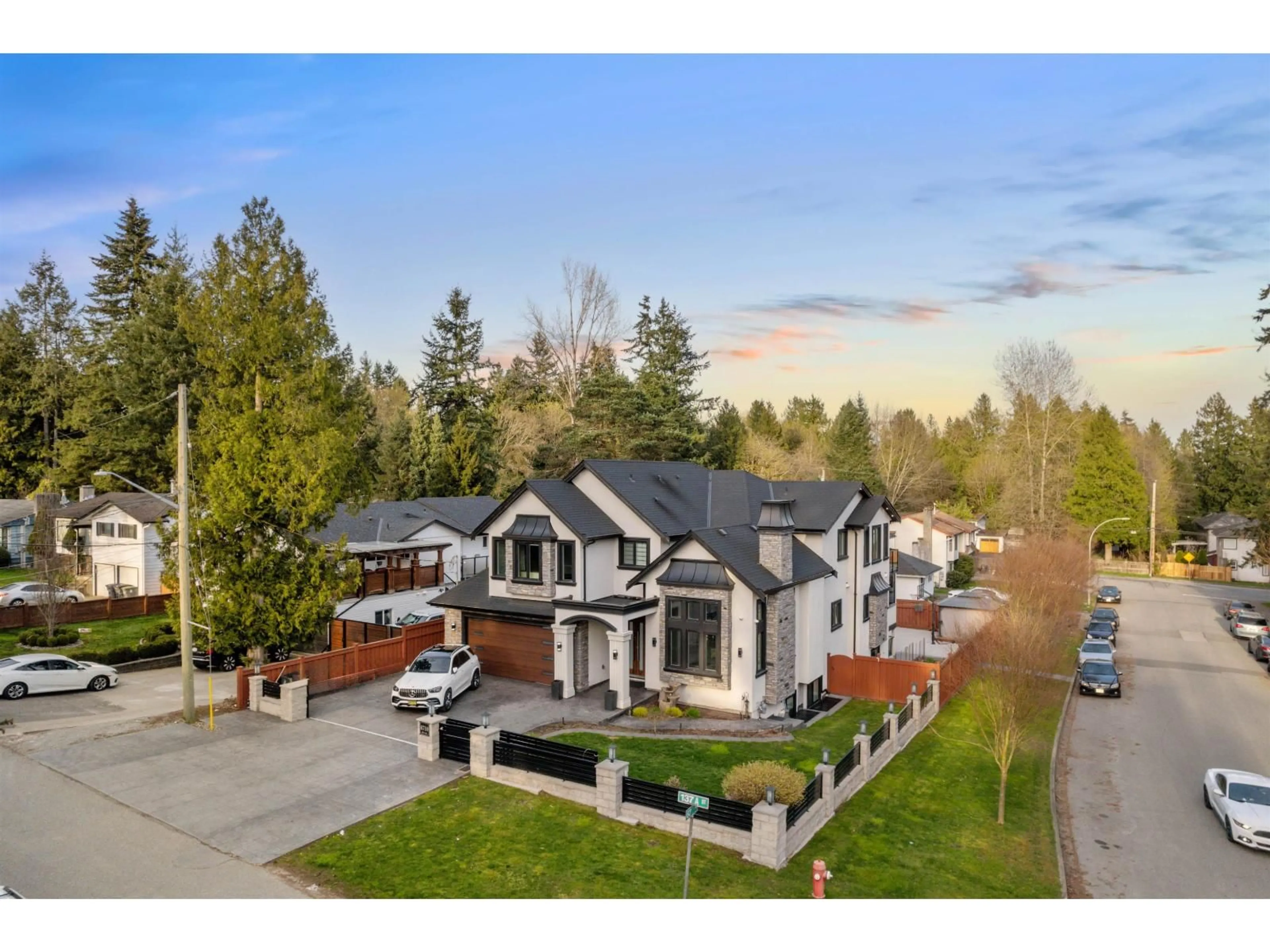 A pic from outside/outdoor area/front of a property/back of a property/a pic from drone, unknown for 6710 137A STREET, Surrey British Columbia V3W5E9