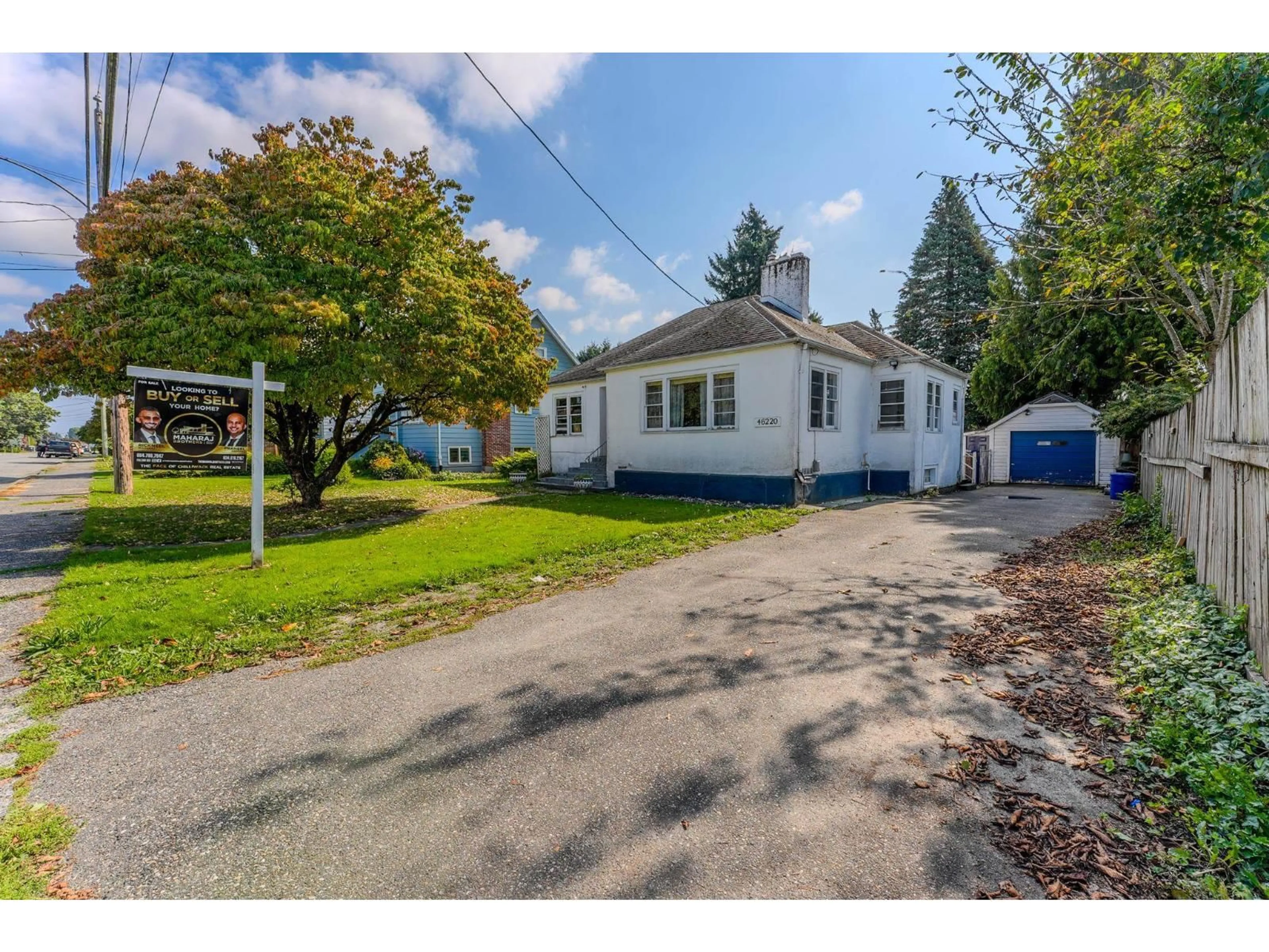 A pic from outside/outdoor area/front of a property/back of a property/a pic from drone, street for 46220 MAPLE AVENUE, Chilliwack British Columbia V2P2J4