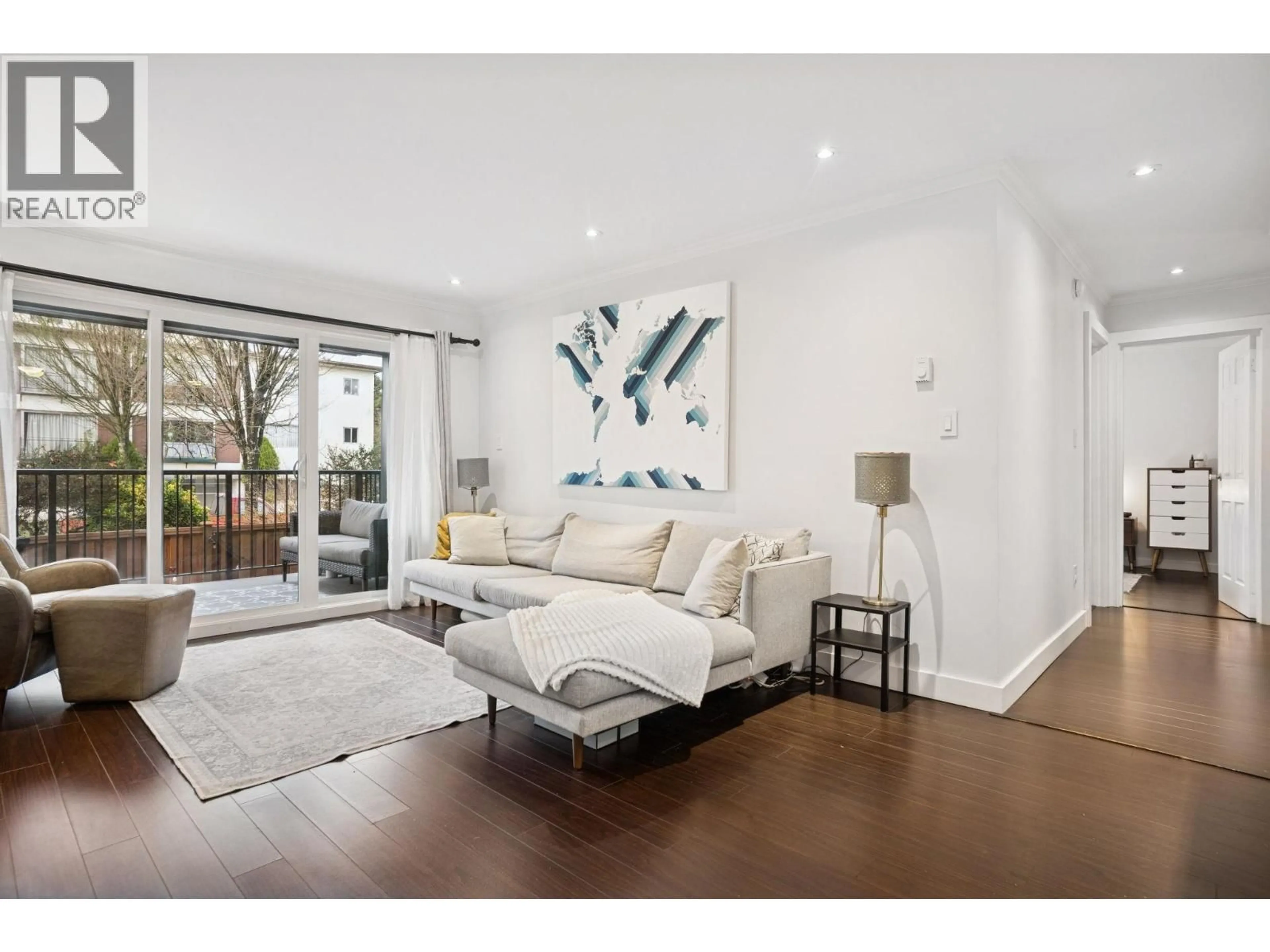 Living room with furniture, wood/laminate floor for 213 - 808 8TH AVENUE, Vancouver British Columbia V5T1T5