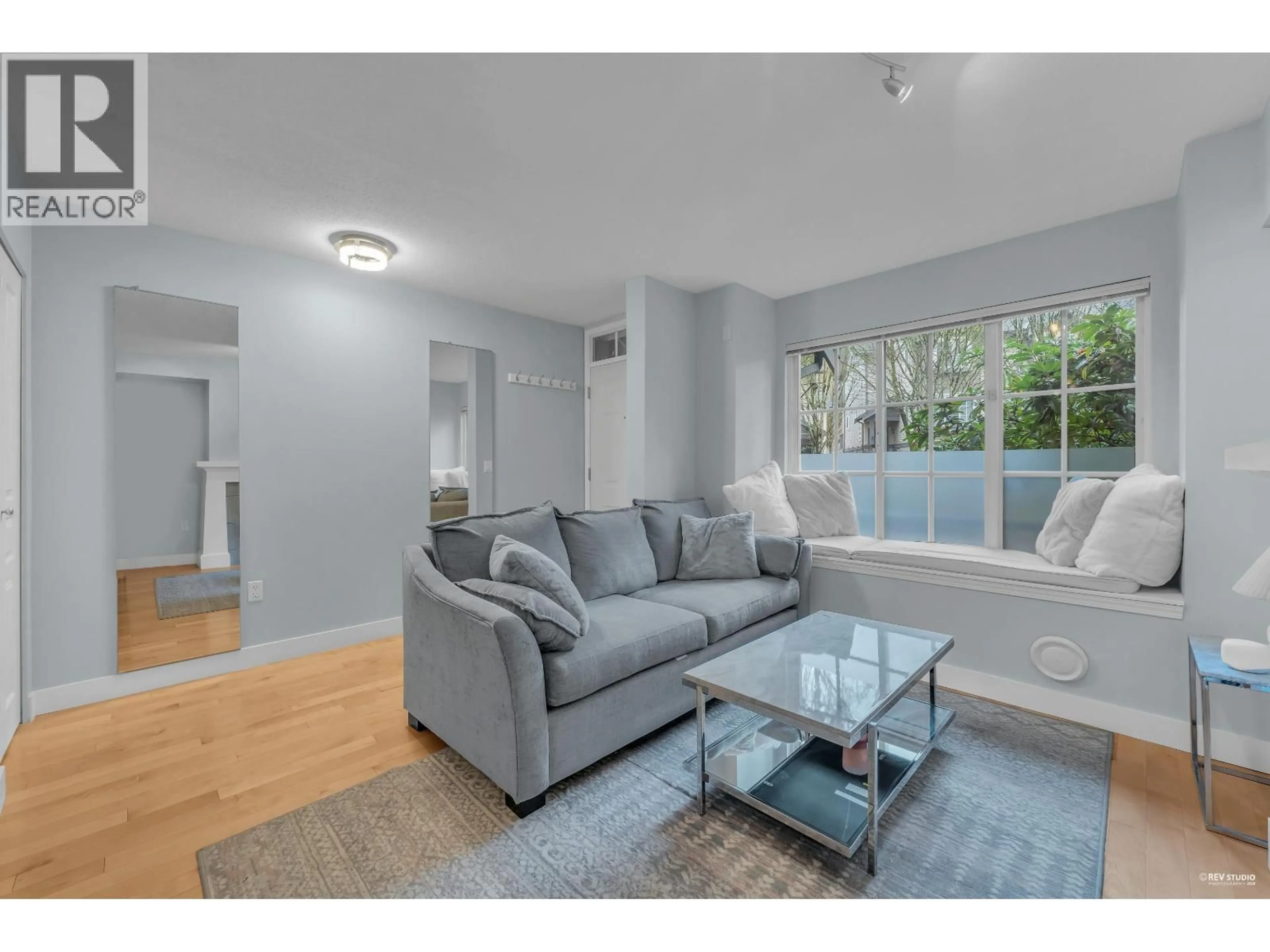 Living room with furniture, unknown for 156 - 3288 NOEL DRIVE, Burnaby British Columbia V3J1J8