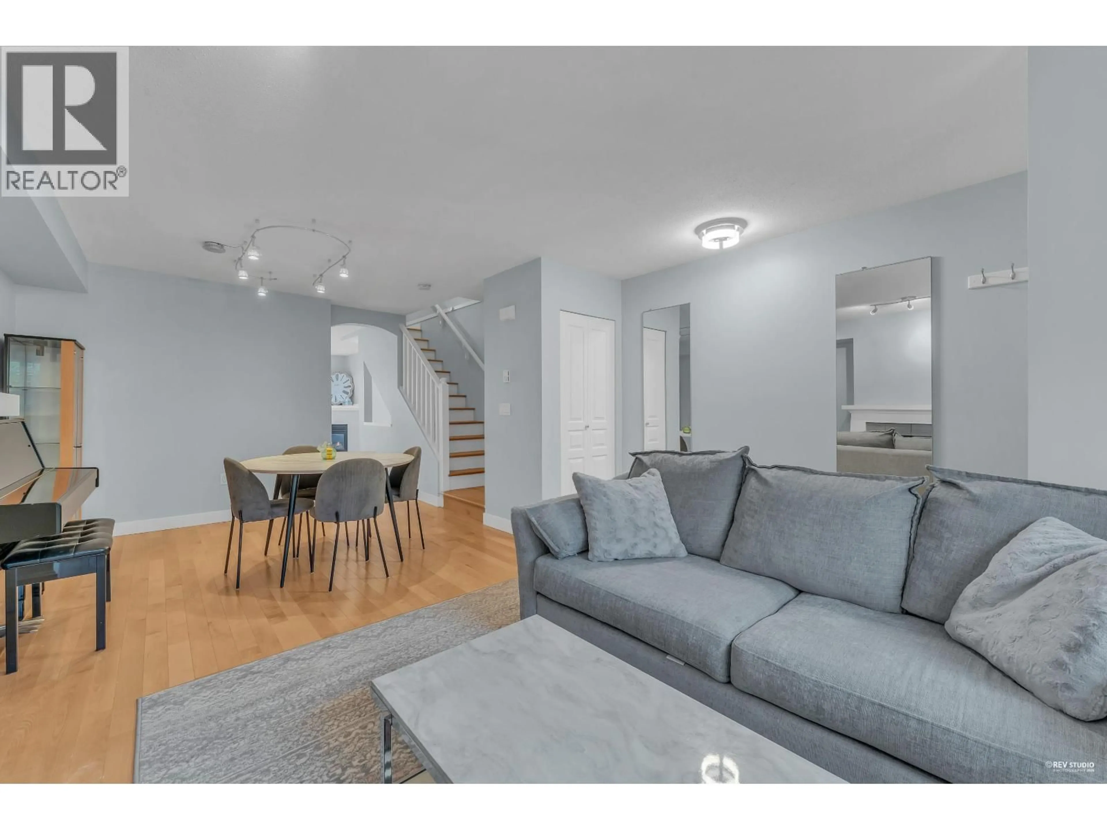 Living room with furniture, unknown for 156 - 3288 NOEL DRIVE, Burnaby British Columbia V3J1J8