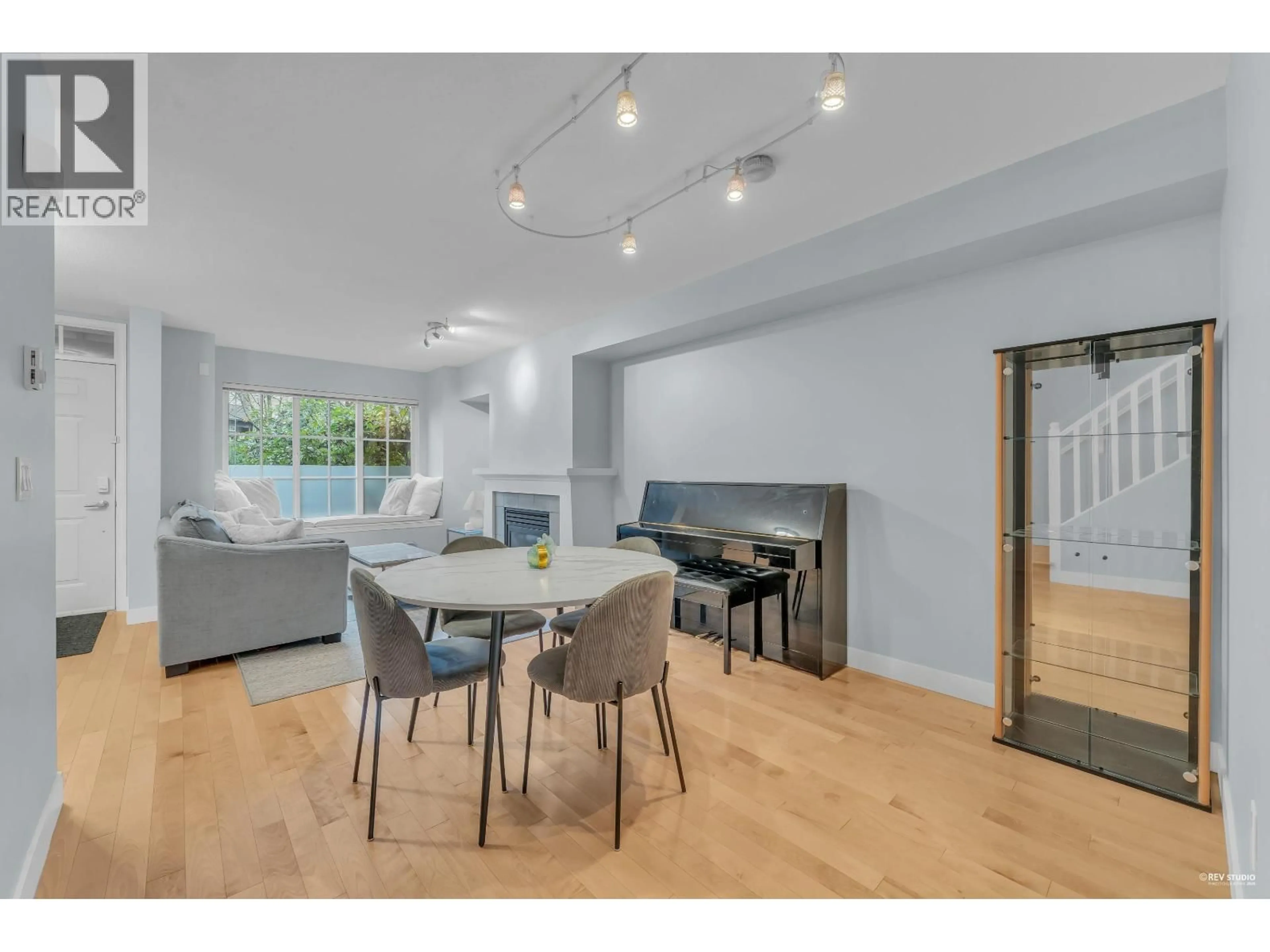 Dining room, wood/laminate floor for 156 - 3288 NOEL DRIVE, Burnaby British Columbia V3J1J8