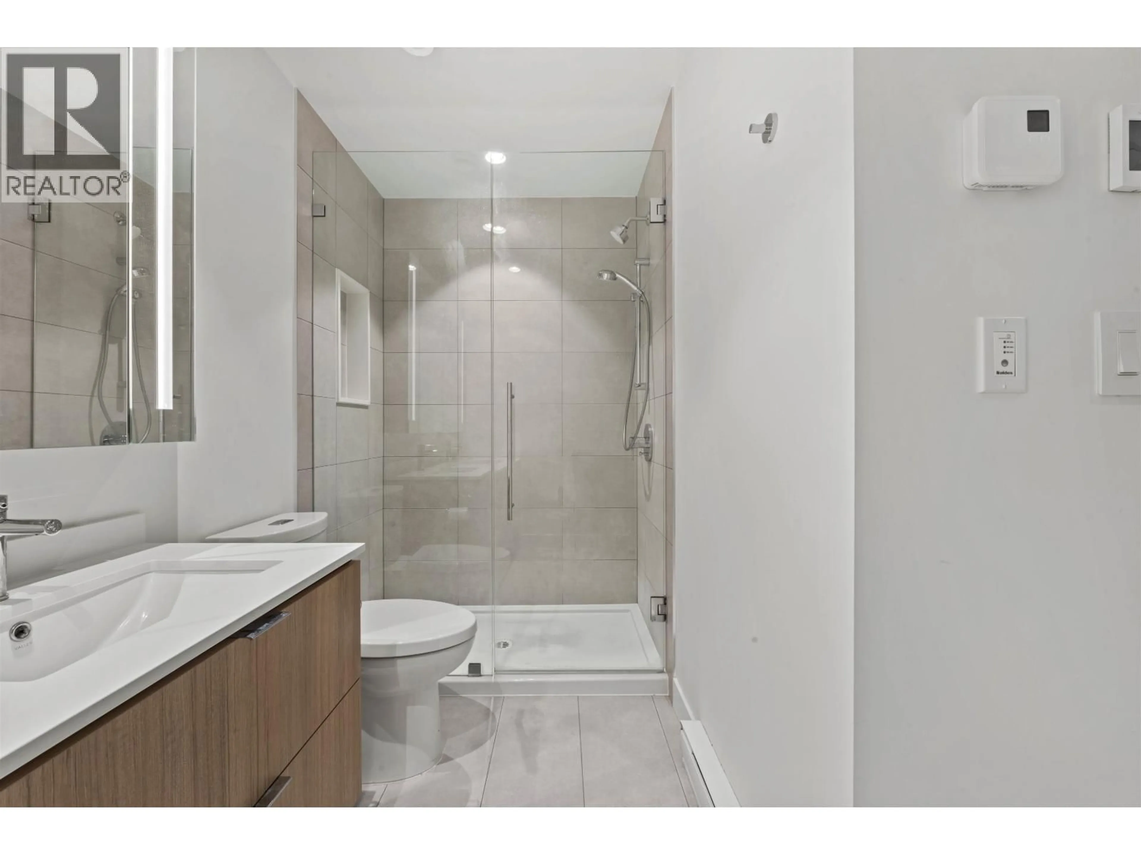 Standard bathroom, ceramic/tile floor for 614 - 6085 IRMIN STREET, Burnaby British Columbia V5J5C5
