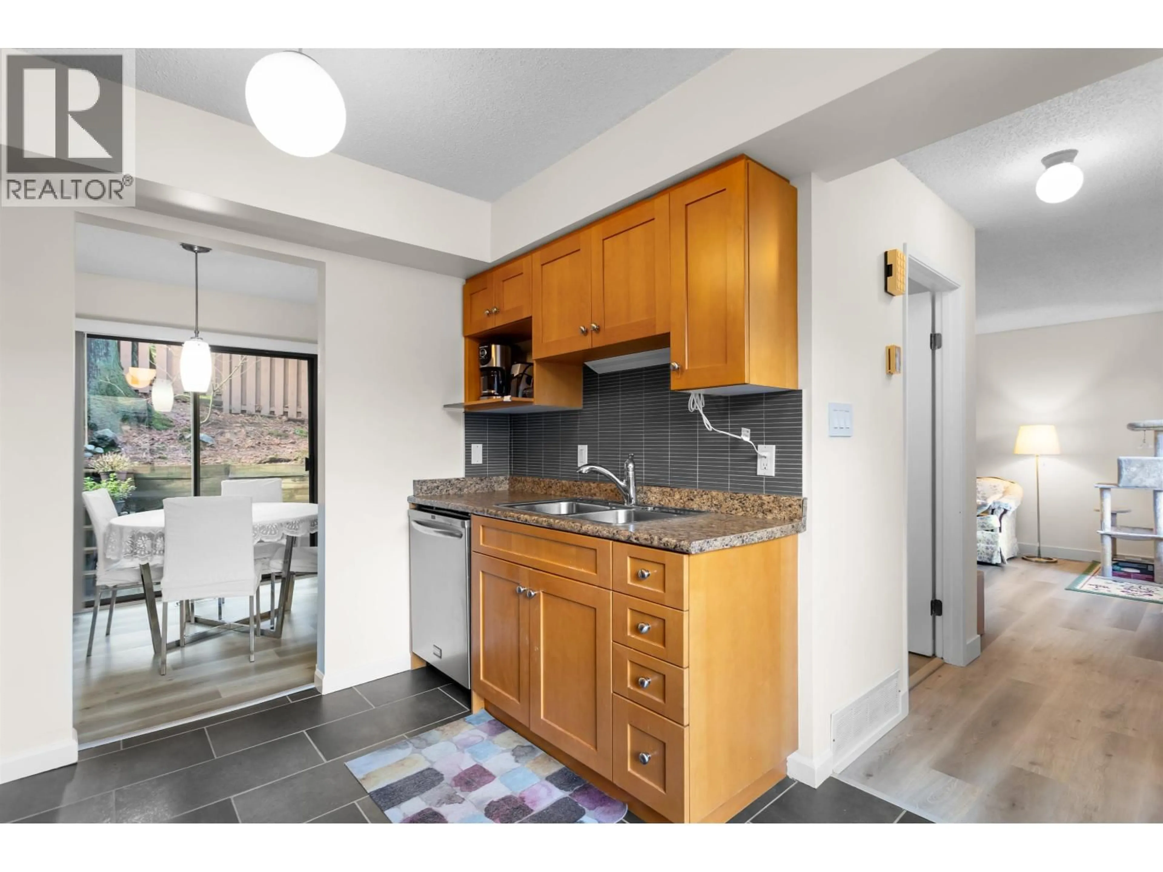Standard kitchen, unknown for 423 CAMBRIDGE WAY, Port Moody British Columbia V3H3V1