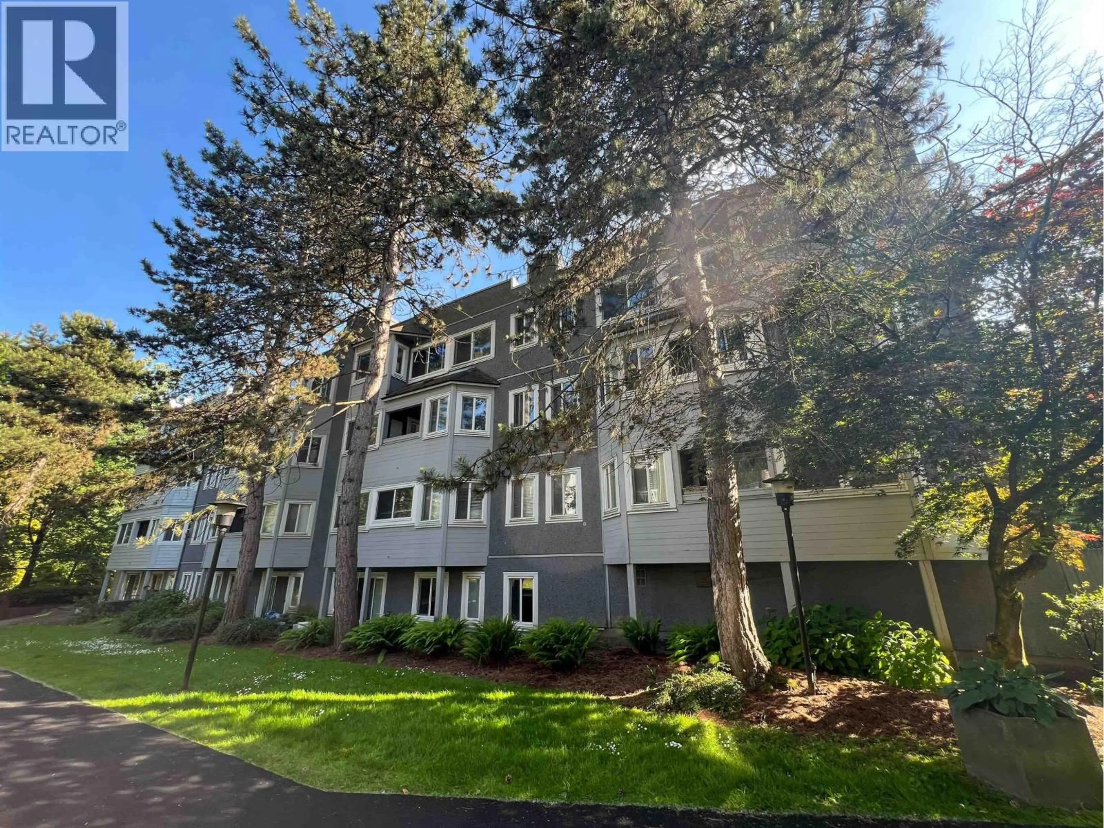 A pic from outside/outdoor area/front of a property/back of a property/a pic from drone, street for 508 - 9890 MANCHESTER DRIVE, Burnaby British Columbia V3N4R4