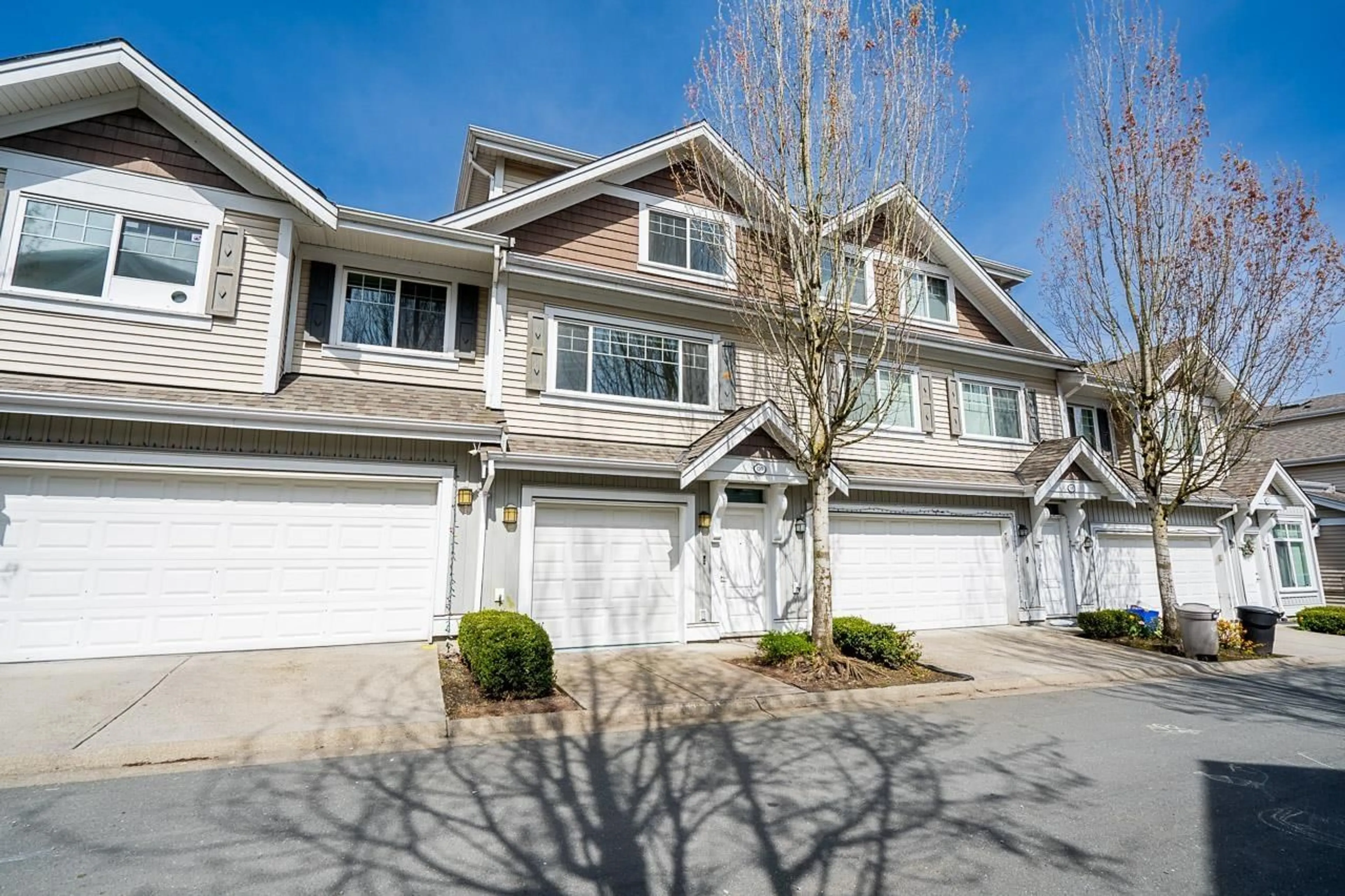 A pic from outside/outdoor area/front of a property/back of a property/a pic from drone, street for 6 - 30748 CARDINAL AVENUE, Abbotsford British Columbia V2T5P5