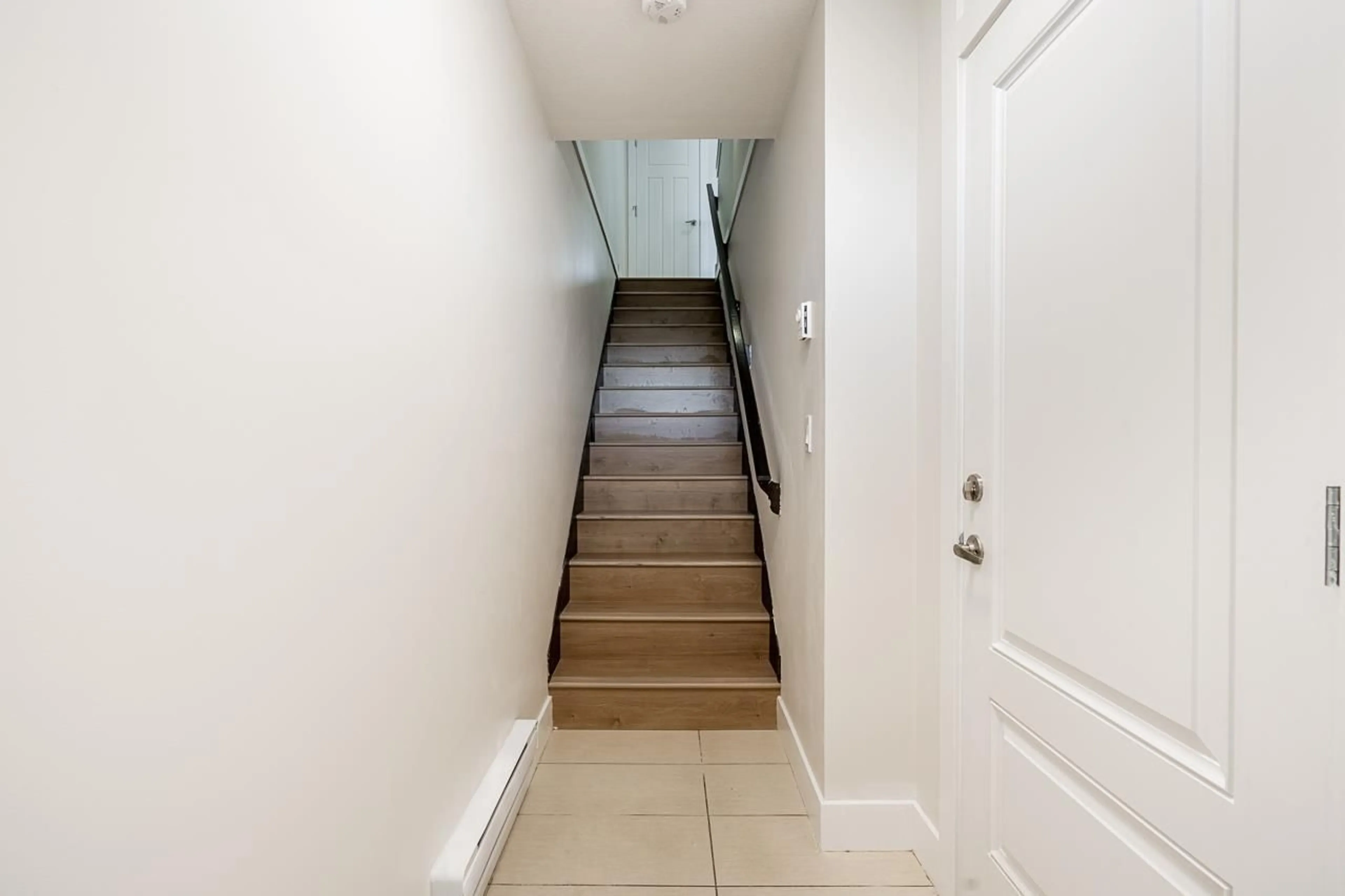 Stairs for 6 - 30748 CARDINAL AVENUE, Abbotsford British Columbia V2T5P5