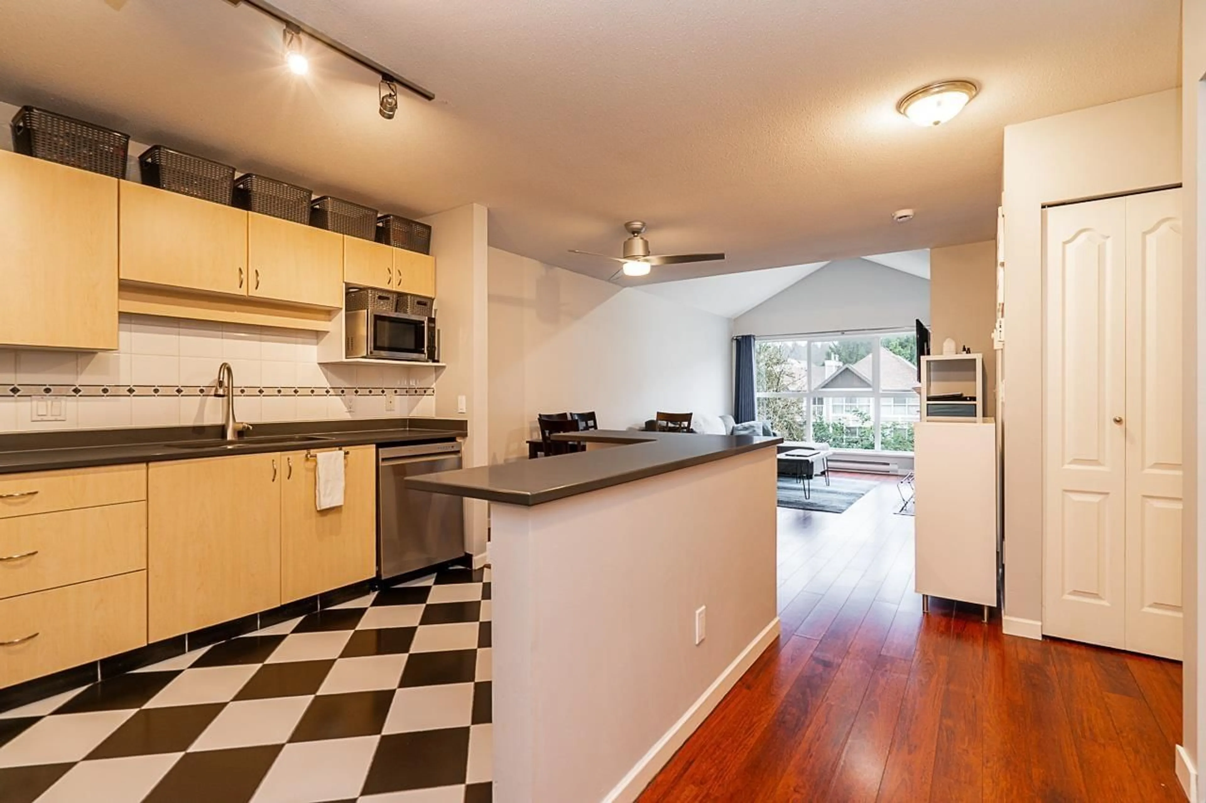 Open concept kitchen, unknown for 403 - 9668 148 STREET, Surrey British Columbia V3R0W2