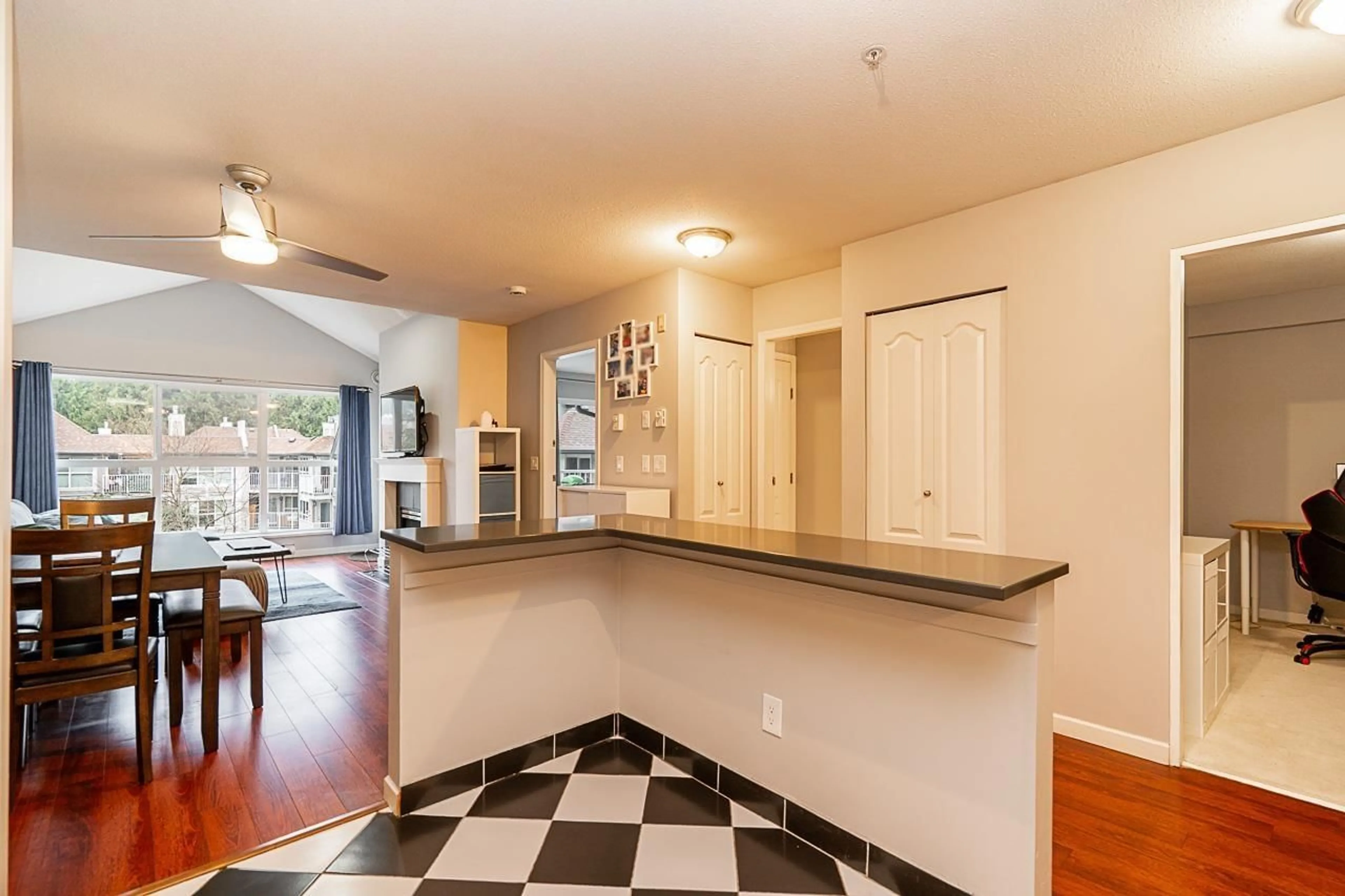 Unknown for 403 - 9668 148 STREET, Surrey British Columbia V3R0W2