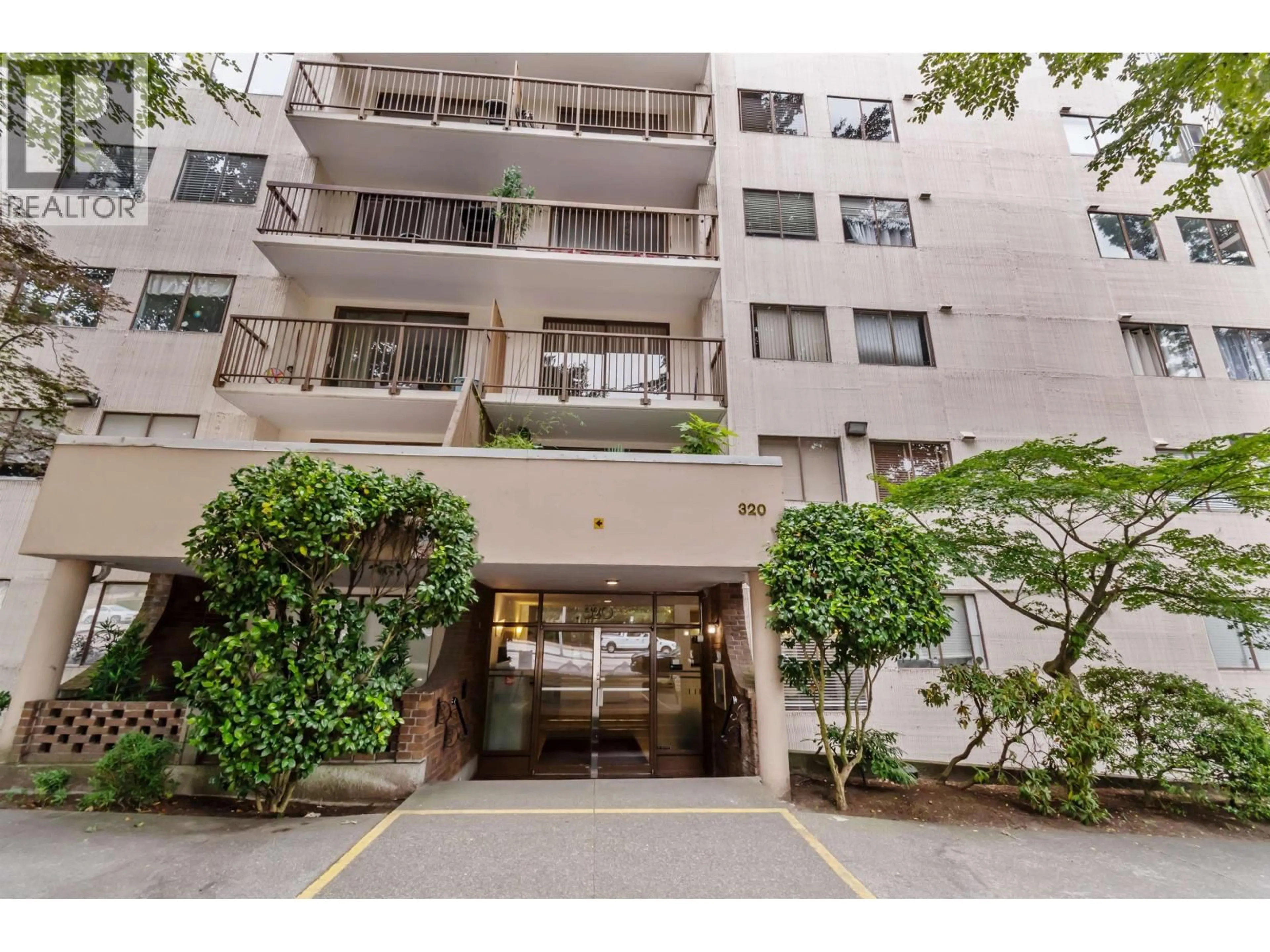 Indoor foyer for 1005 - 320 ROYAL AVENUE, New Westminster British Columbia V3L5C6