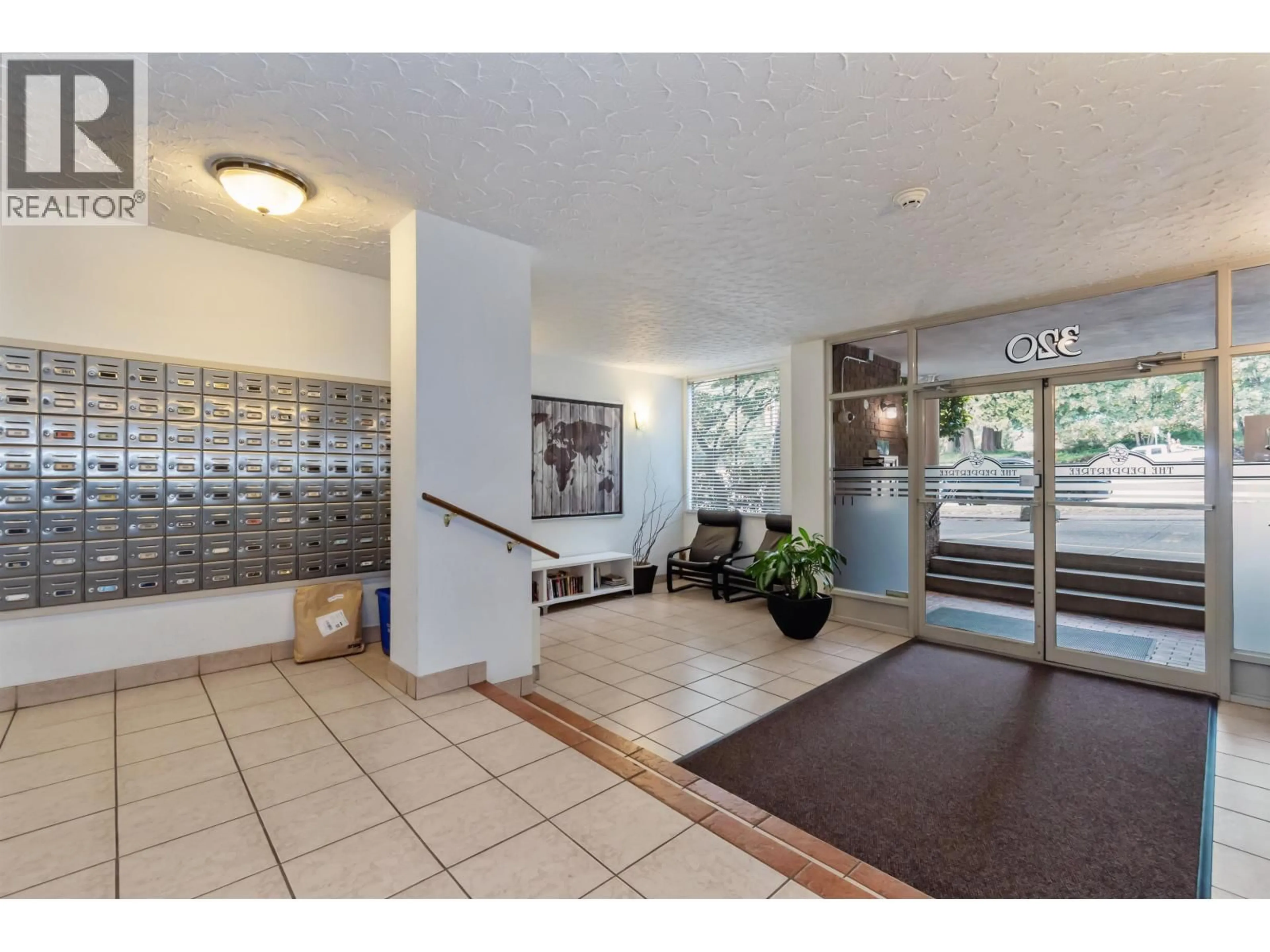 Indoor foyer for 1005 - 320 ROYAL AVENUE, New Westminster British Columbia V3L5C6
