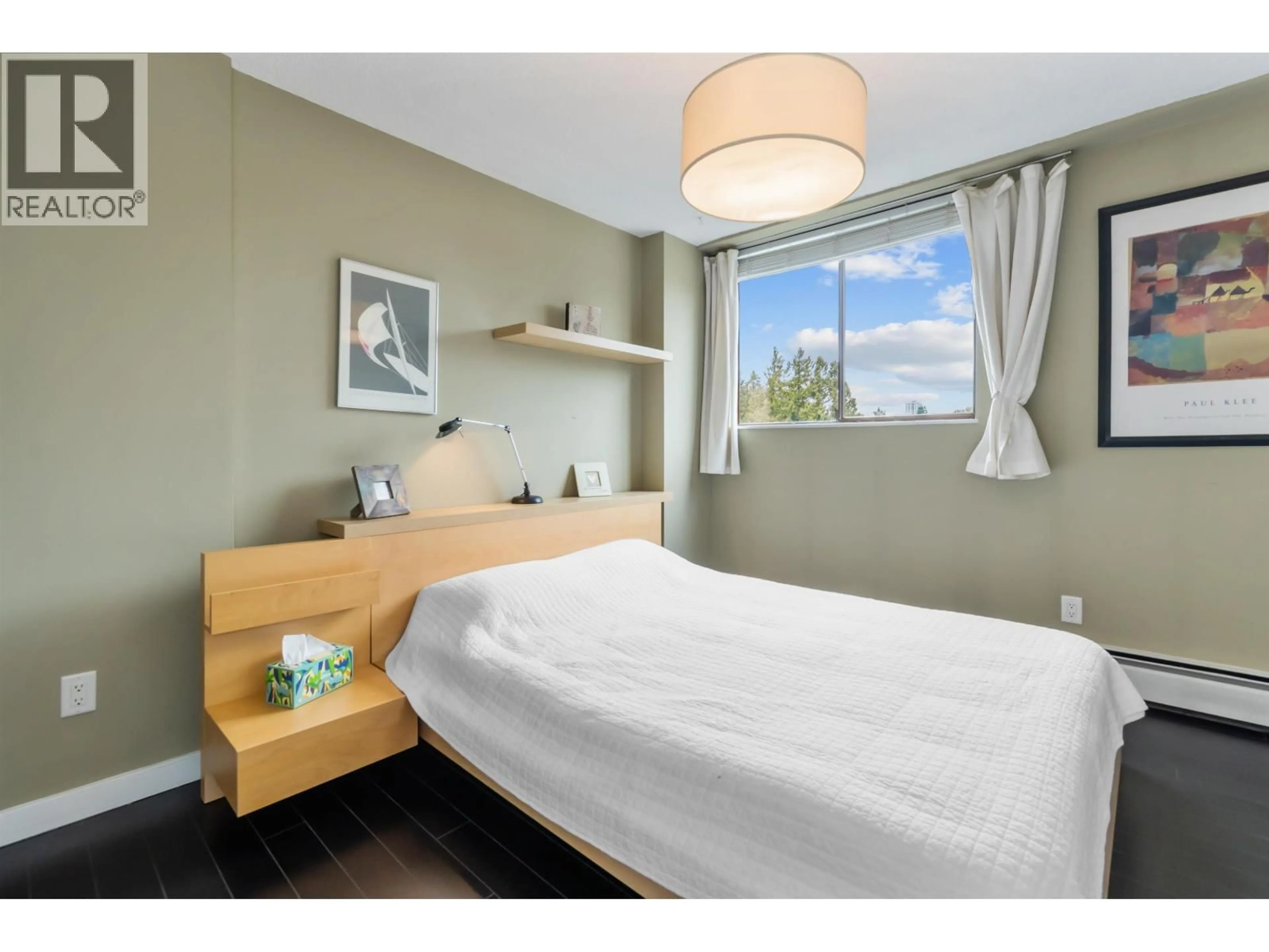 Bedroom with bed, wood/laminate floor for 1005 - 320 ROYAL AVENUE, New Westminster British Columbia V3L5C6